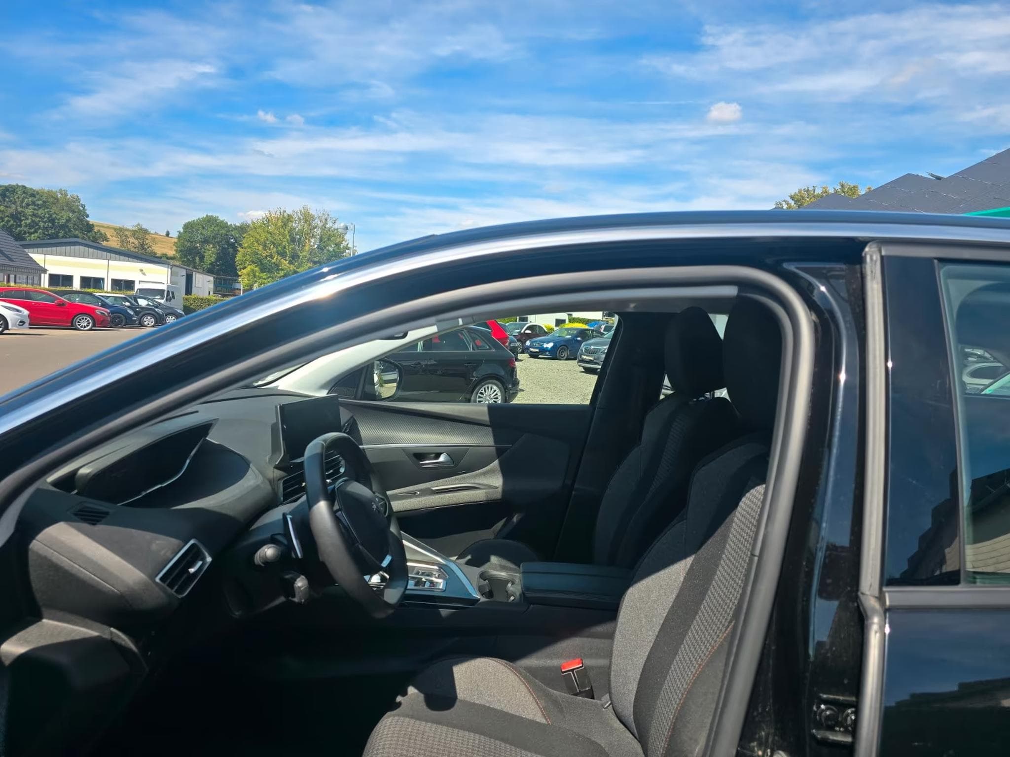 Peugeot 3008 Active Pack SHZ PDC RFK LED (2022) - Photo 3