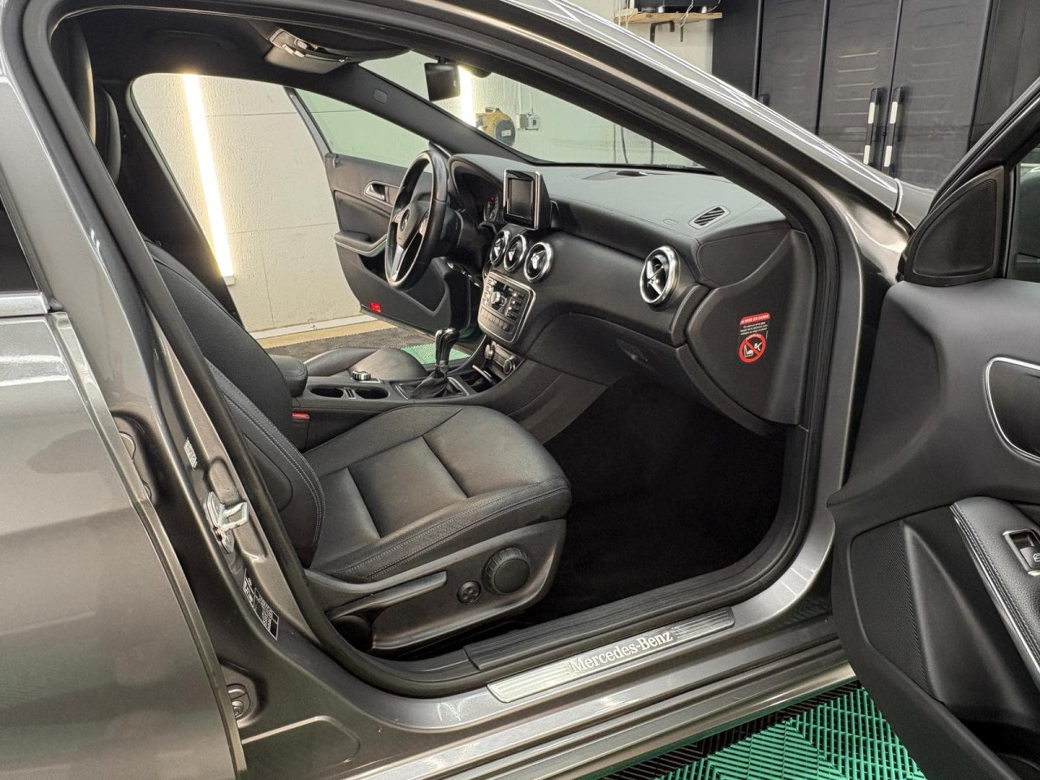 Mercedes A 180 CDI d blue Urban  1,5 Ltr. - 80 kW CDI Xenon Sièges Sport (2014) - Foto 11