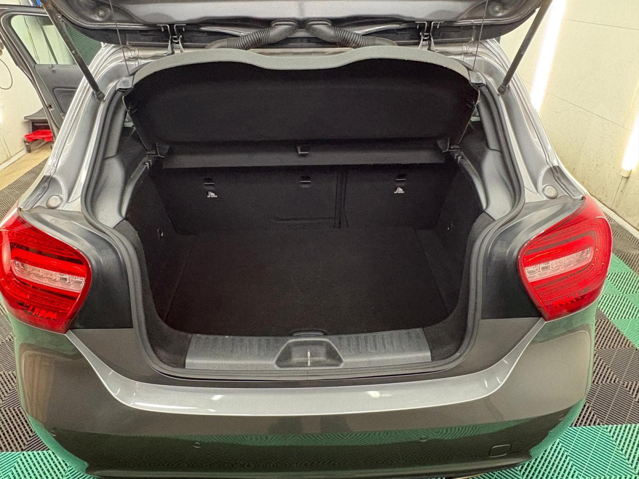 Mercedes A 180 CDI d blue Urban  1,5 Ltr. - 80 kW CDI Xenon Sièges Sport (2014) - Foto 5