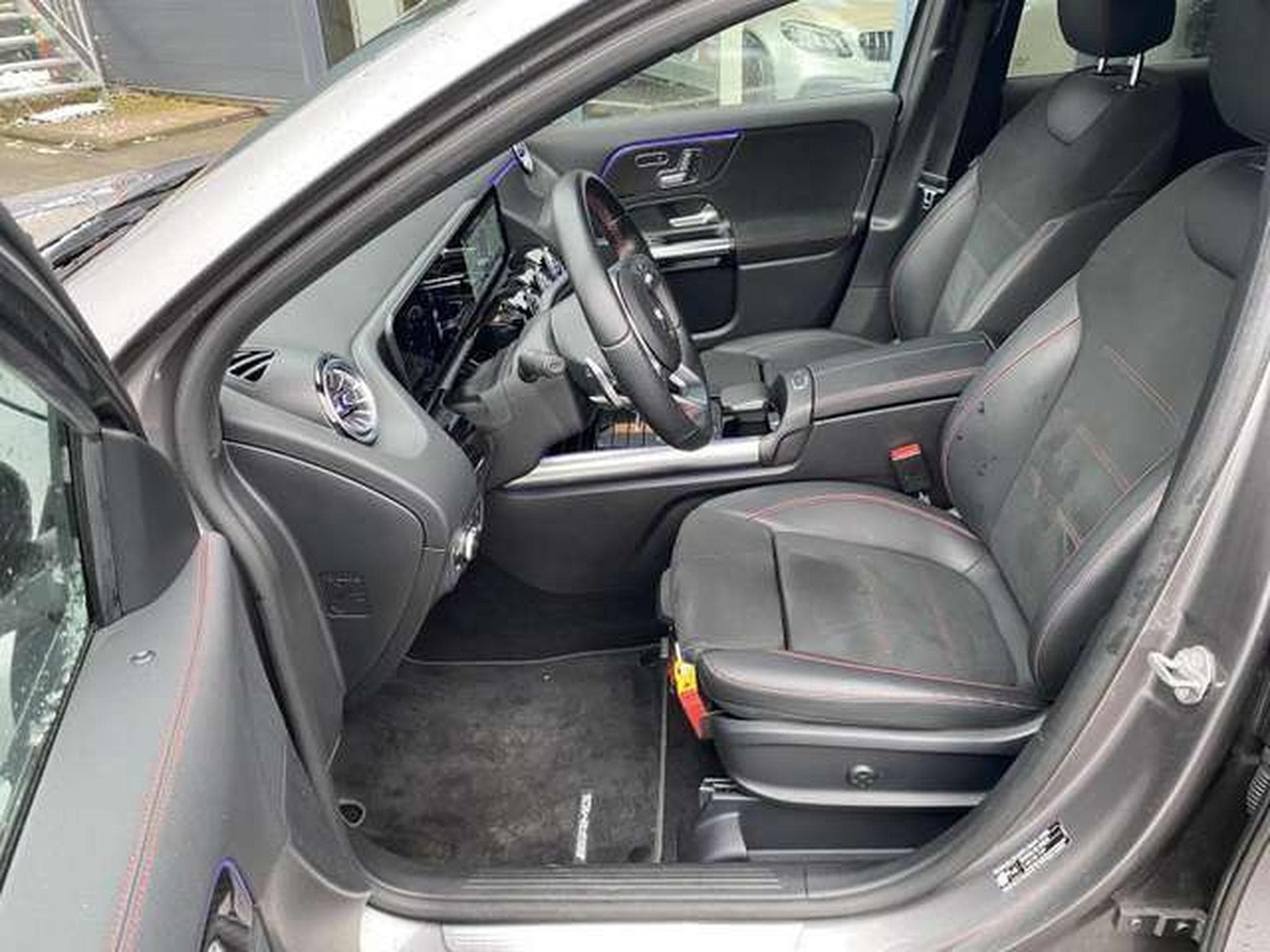 Mercedes GLA 200 AMG Line - JUSQU'A 48 MOIS DE GARANTIE (2021) - Photo 8