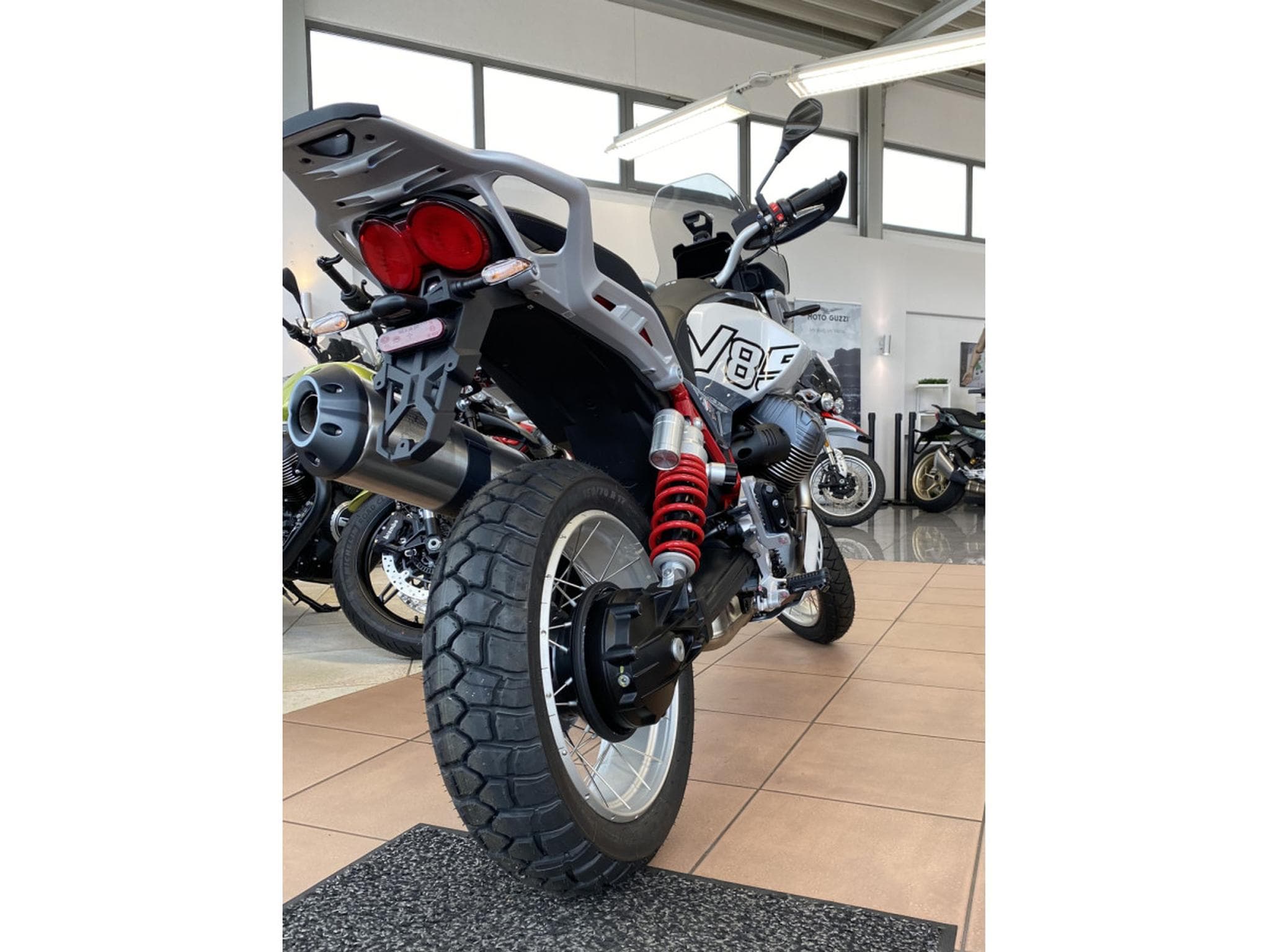 Moto Guzzi V85 V85 TT (2026) - Foto 4