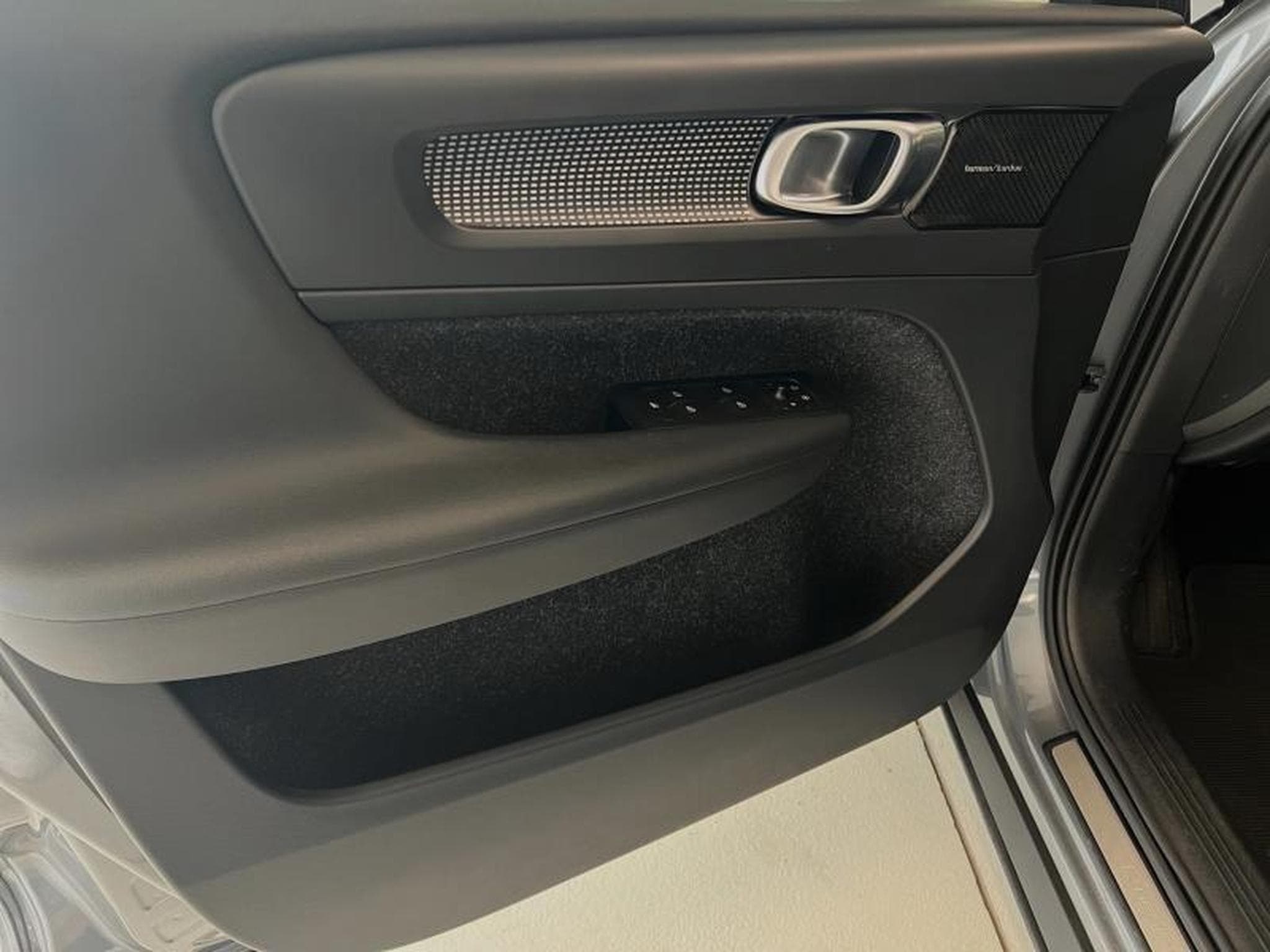 Volvo XC40 R-Design (2018) - Foto 16