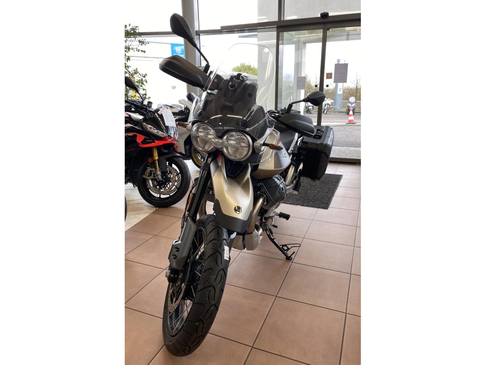 Moto Guzzi V85 TT Travel (2026) - Photo 2