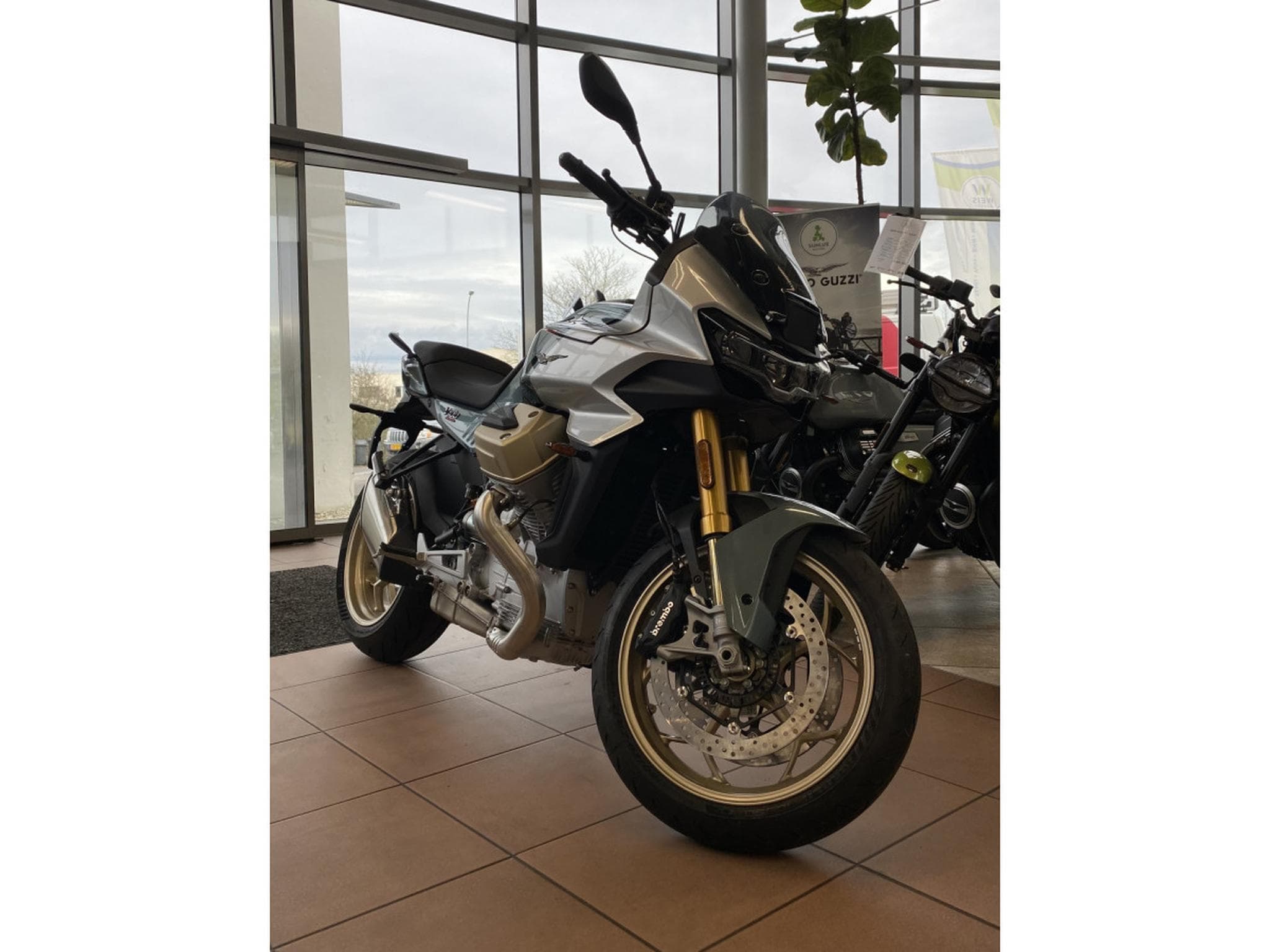 Moto Guzzi V100 Mandello S PFF (2026) - Photo 1