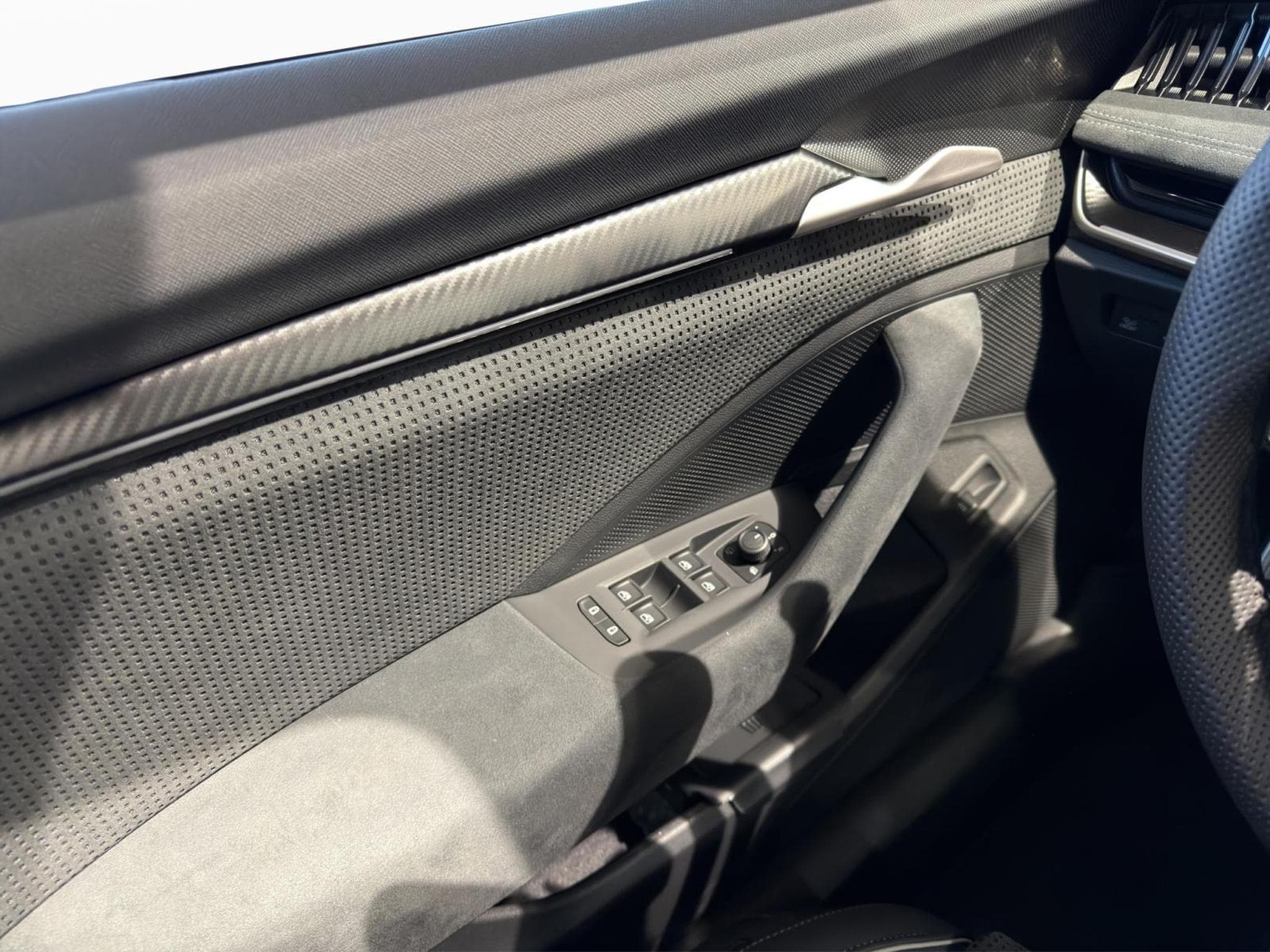 Skoda Superb Sportline (2025) - Photo 14