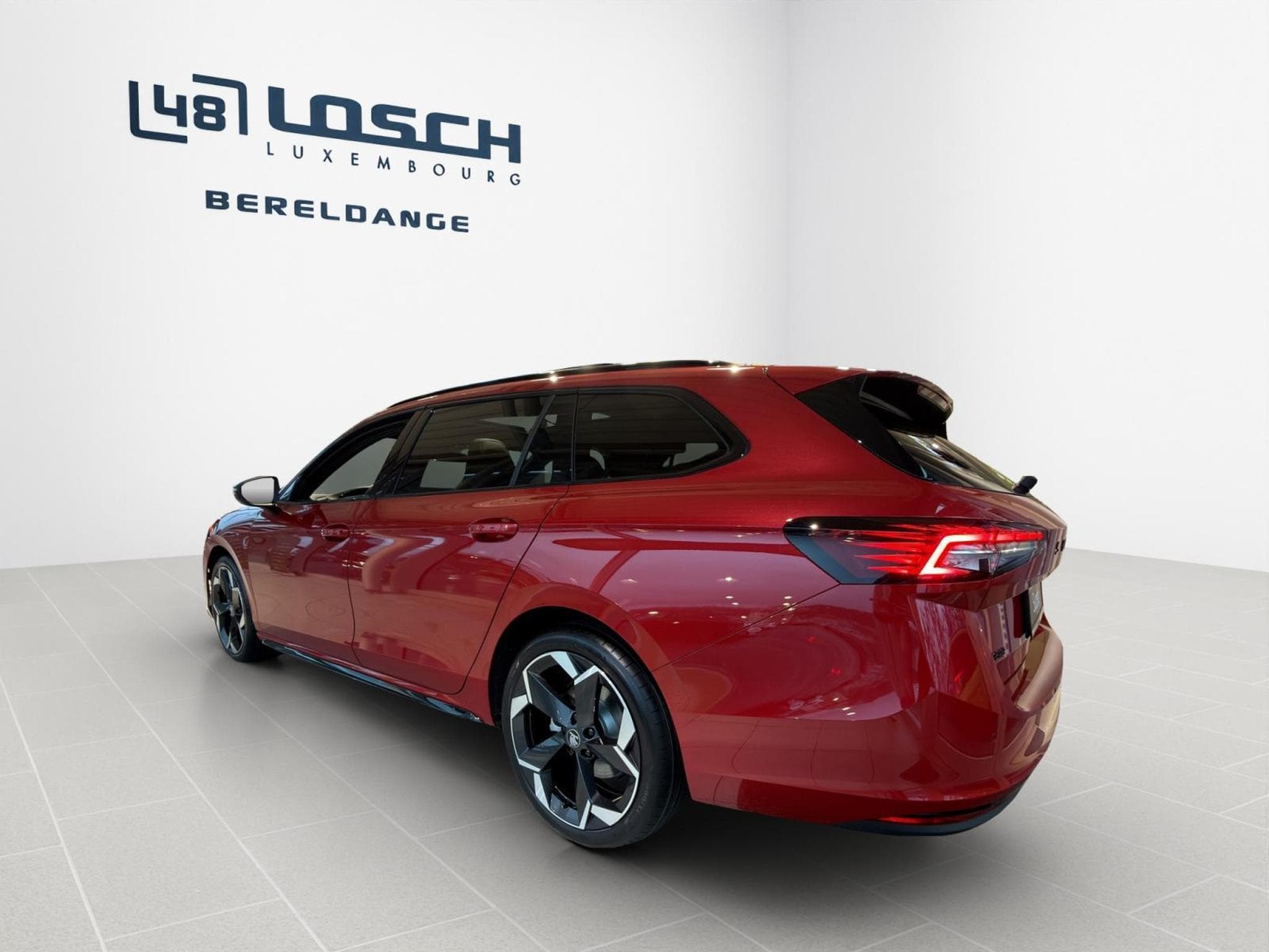 Skoda Superb Sportline (2025) - Photo 4