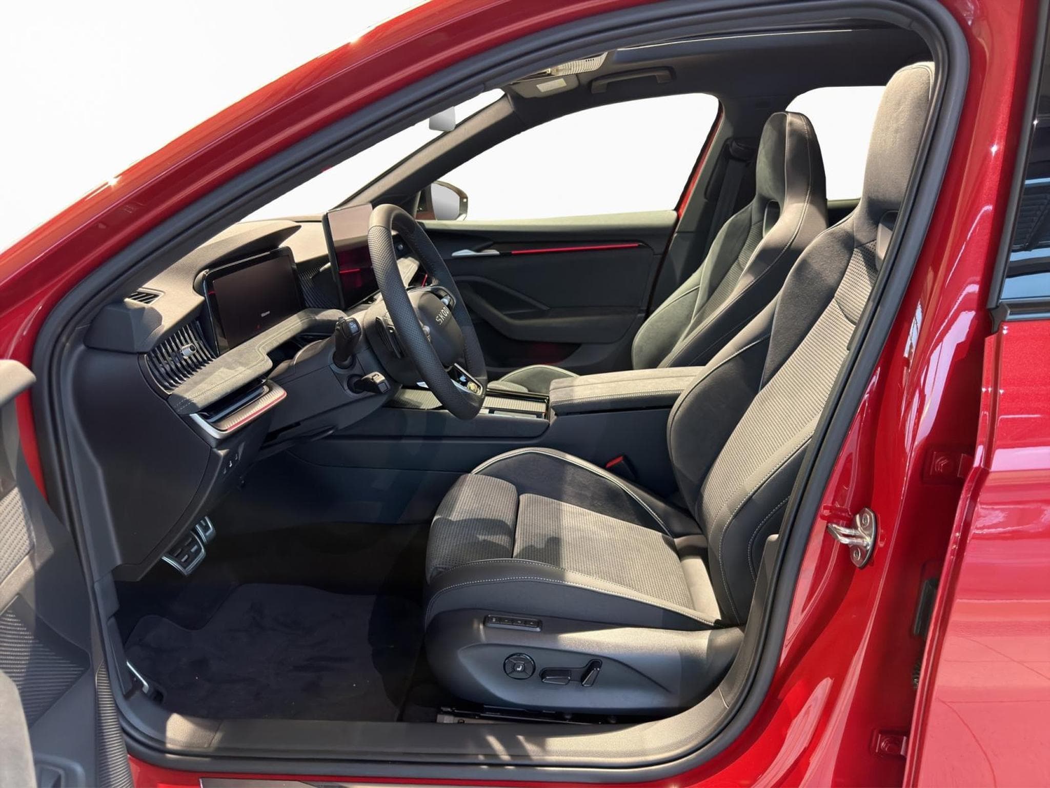 Skoda Superb Sportline (2025) - Photo 8