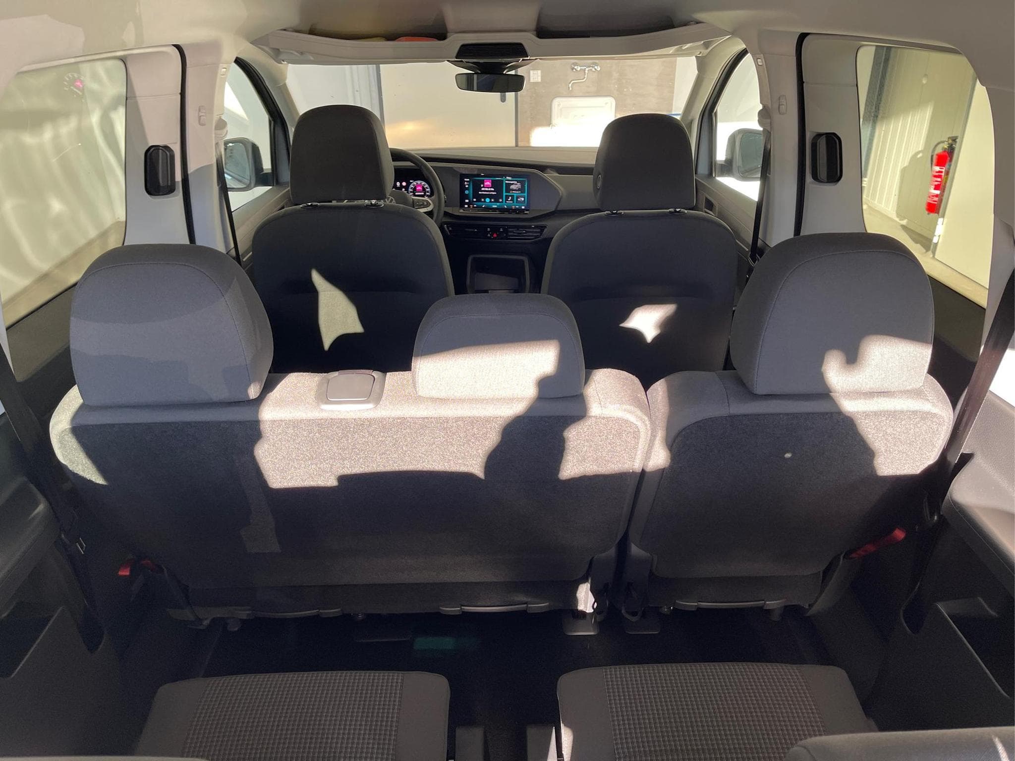 VW Caddy Maxi (2026) - Foto 18