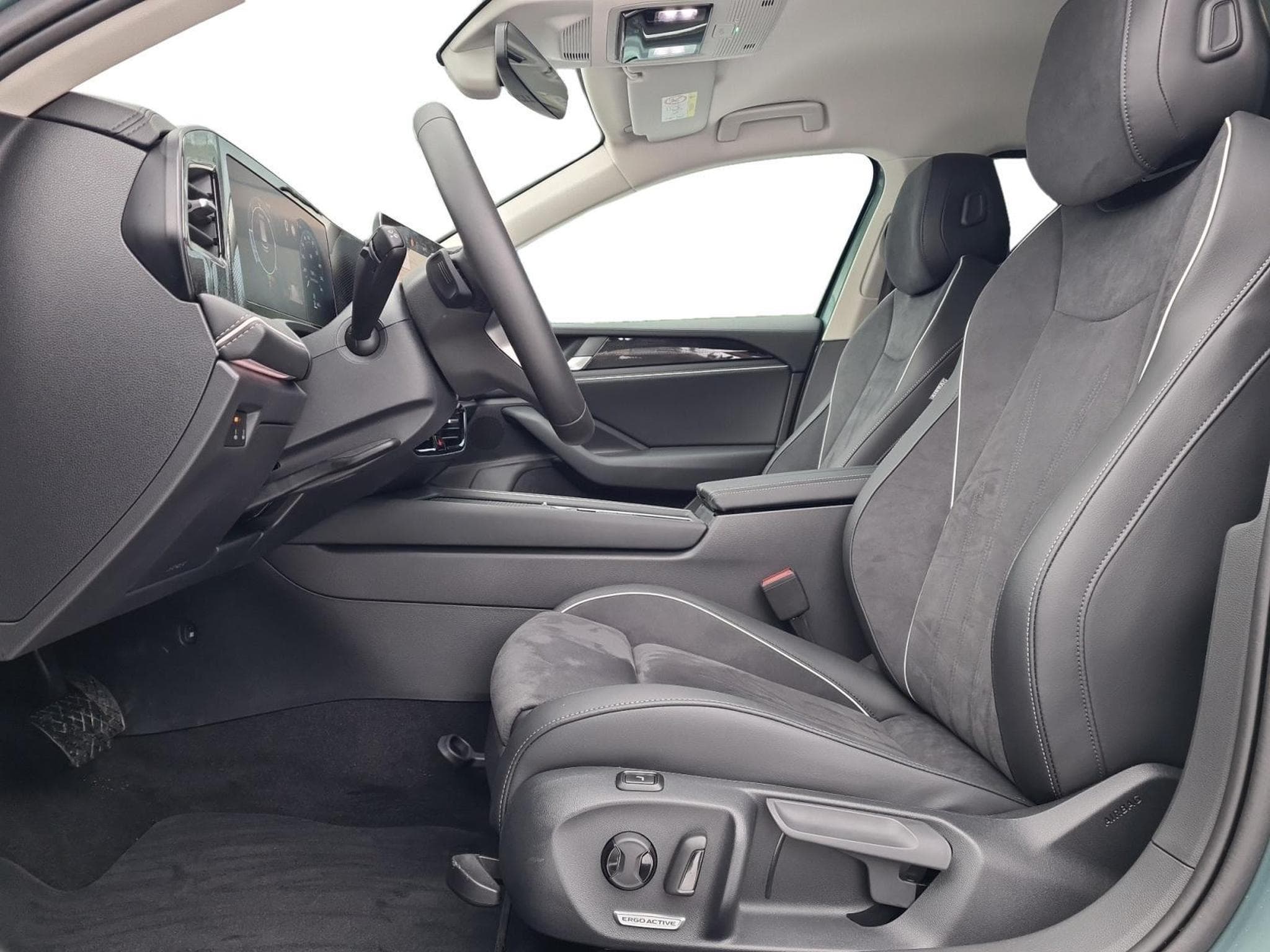 VW Passat Variant 2.0 TDI 110 kW Business (2025) - Foto 12