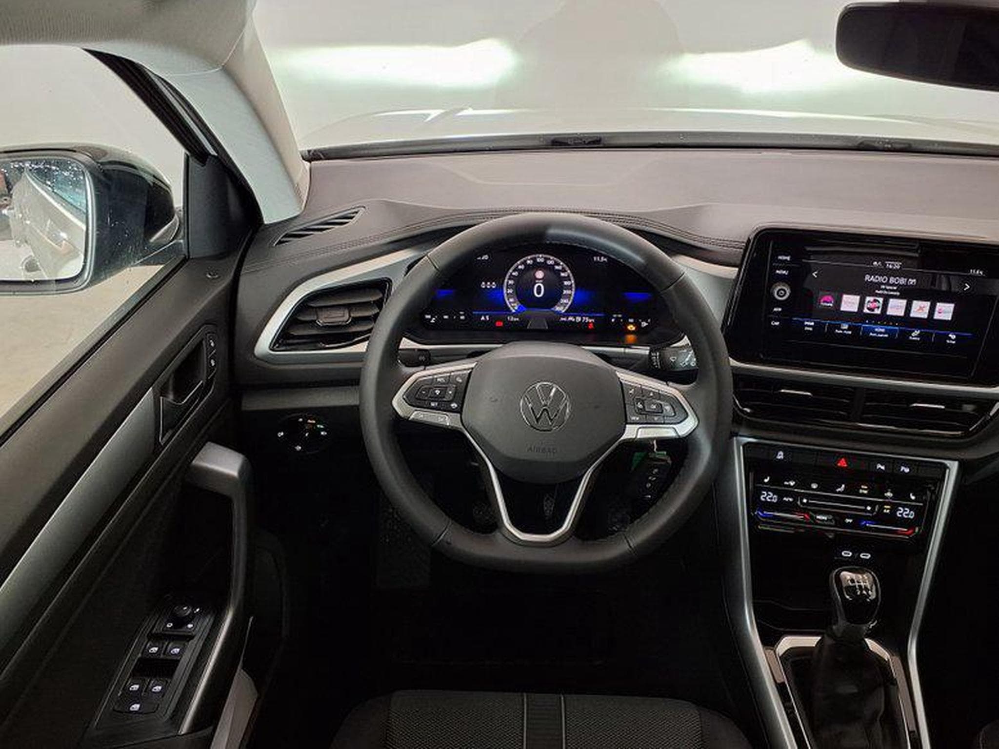 VW T-Roc Life 1.0 TSI 6-Gang (2025) - Foto 12