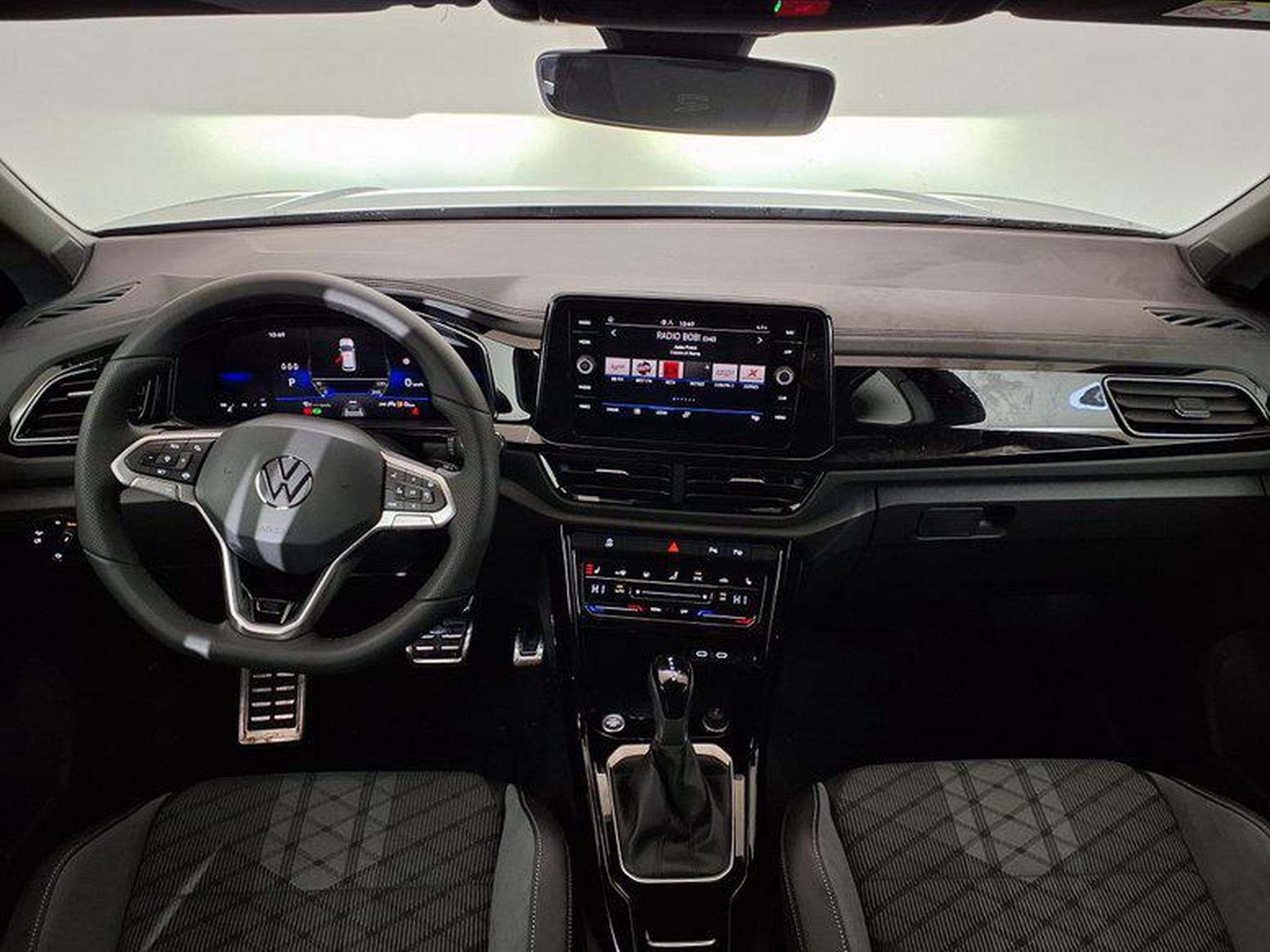 VW T-Roc R-Line 1.5 TSI 7-Gang-DSG (2026) - Foto 11