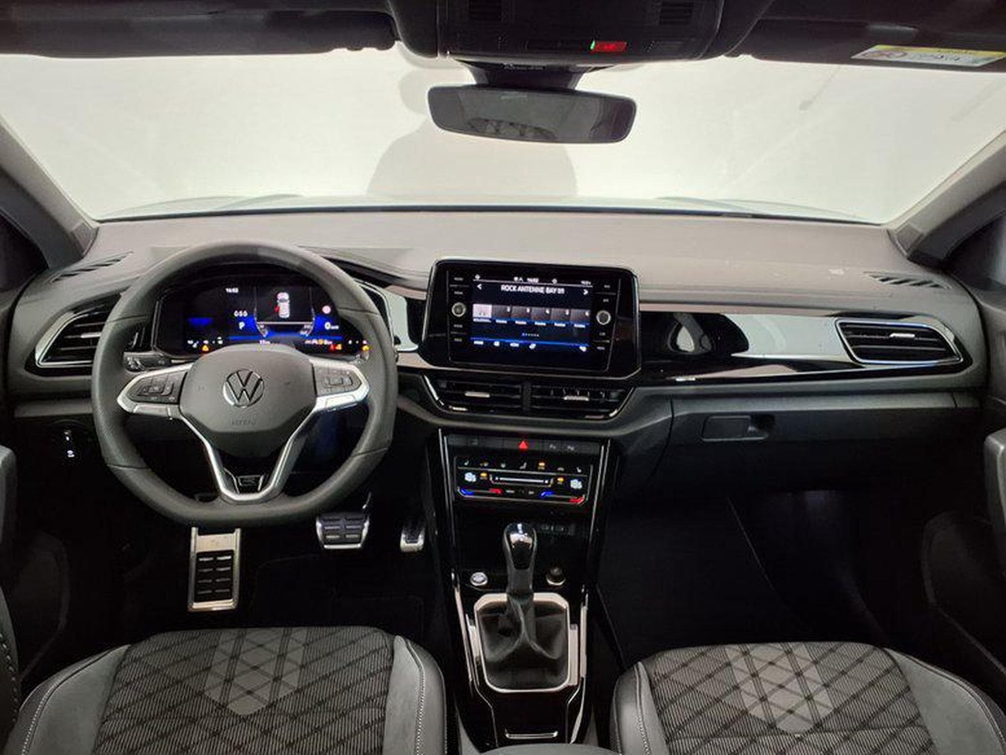 VW T-Roc R-Line 1.5 TSI 7-Gang-DSG (2025) - Foto 11