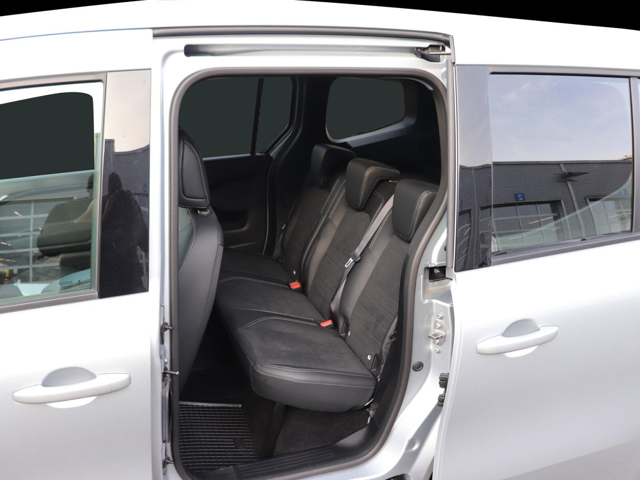 Mercedes T d STYLE Standard (2023) - Photo 9