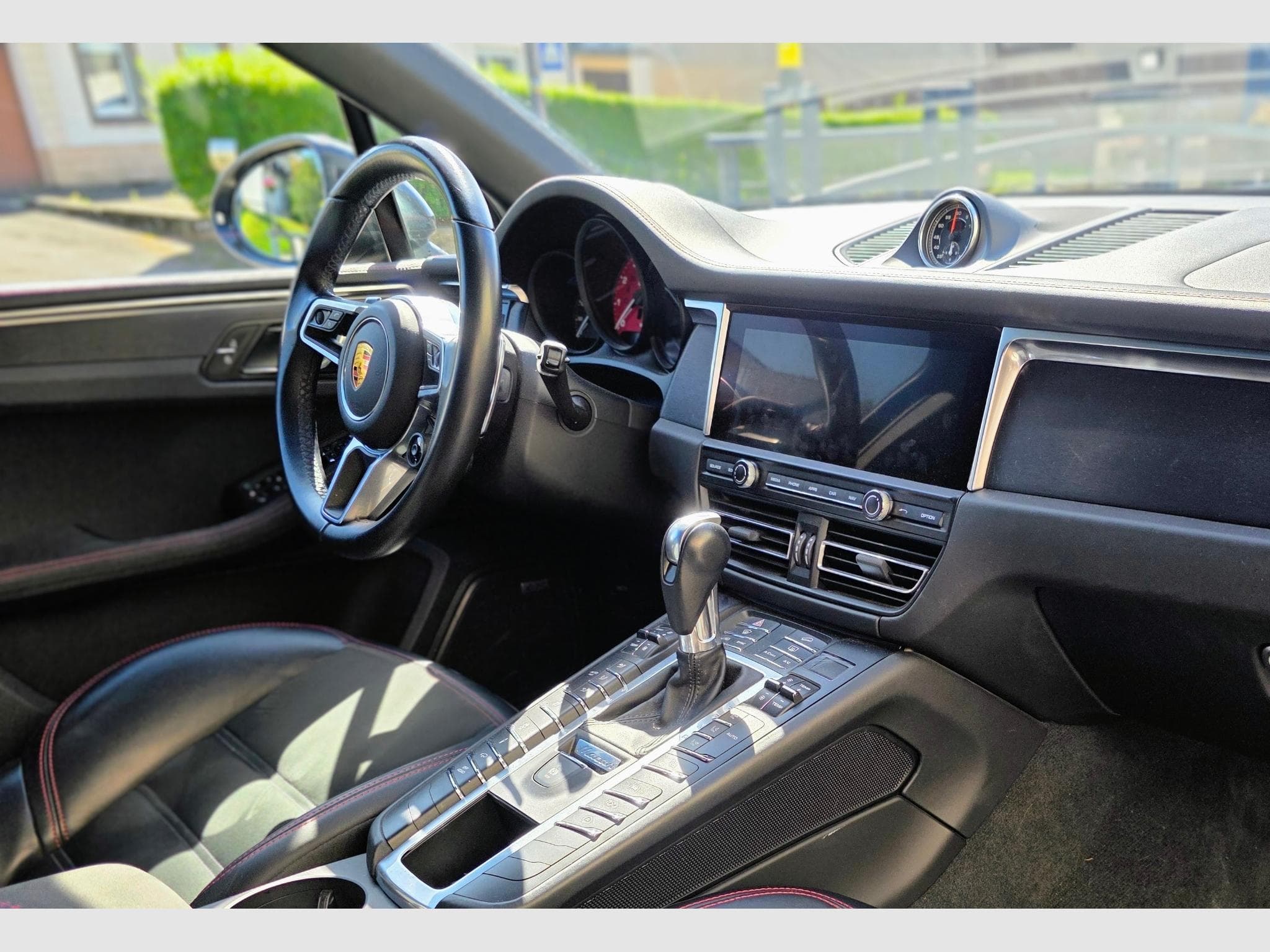 Porsche Macan GTS (2021) - Photo 9