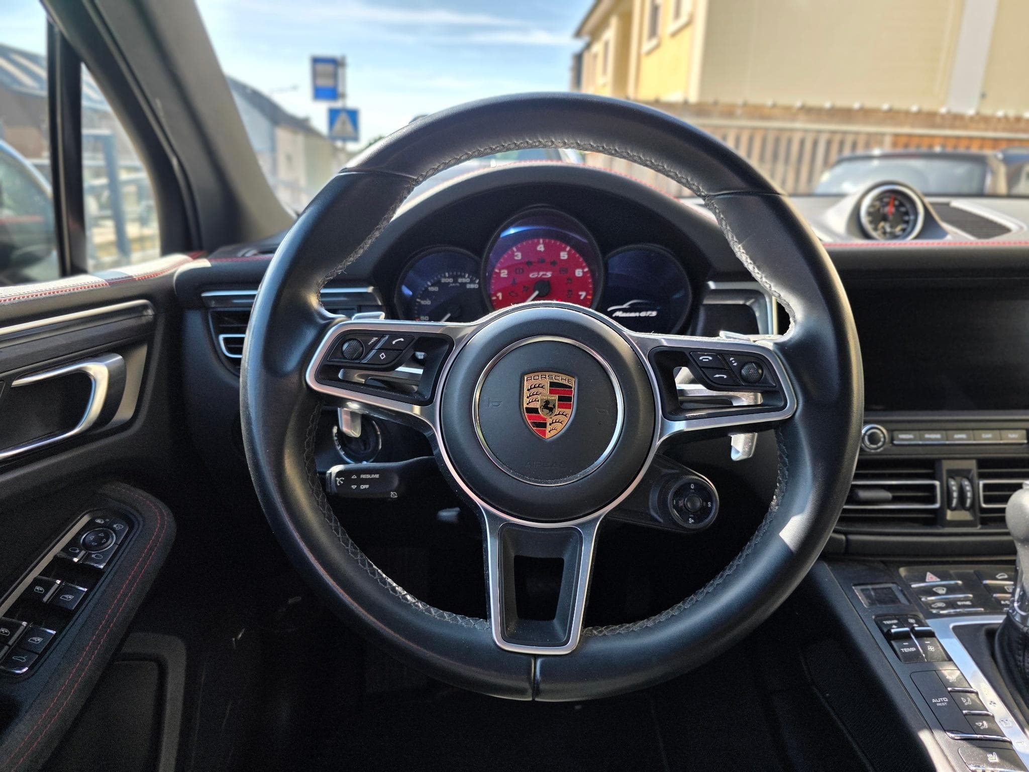 Porsche Macan GTS (2021) - Photo 8