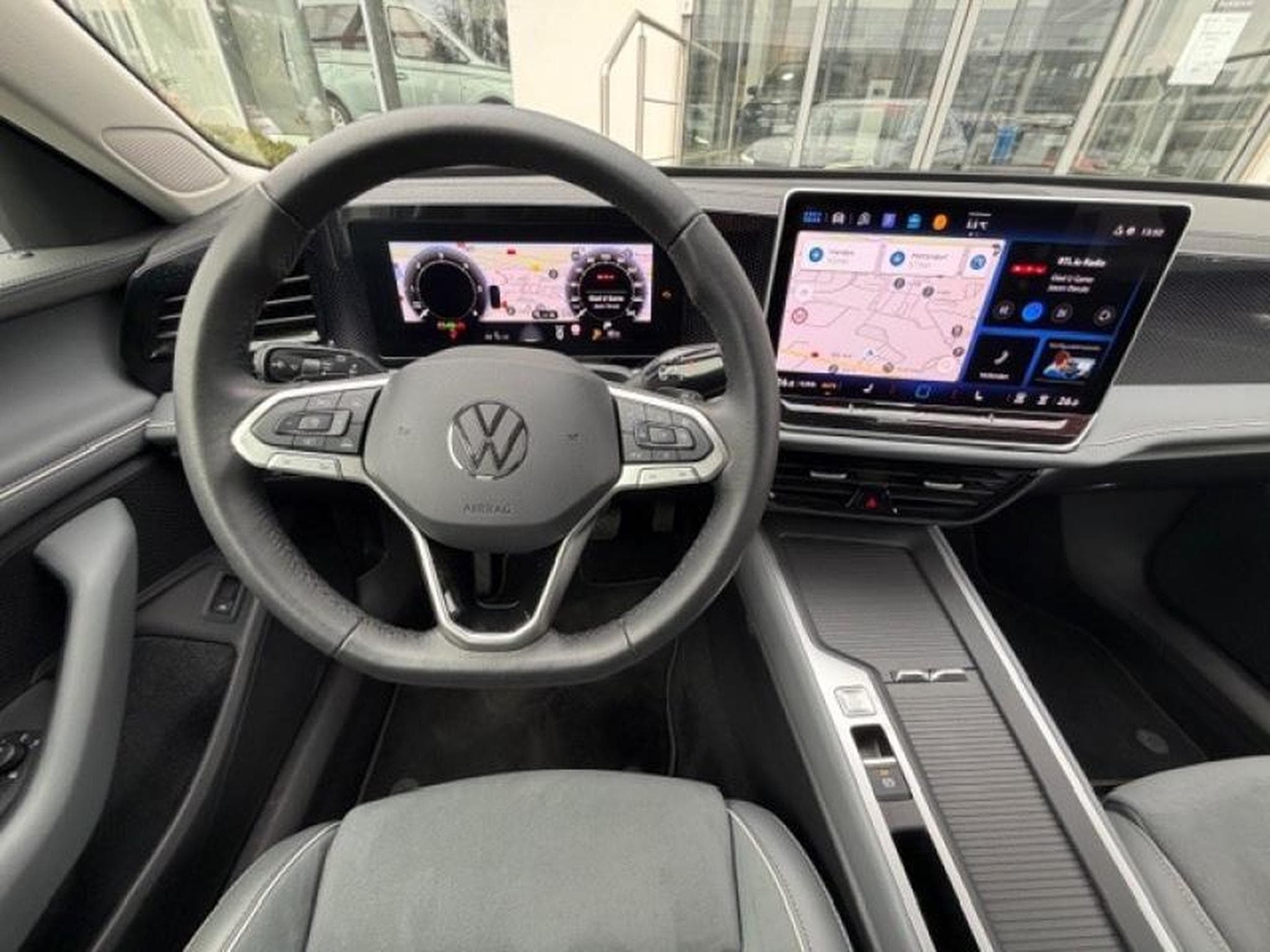 VW Passat Business (2024) - Foto 13