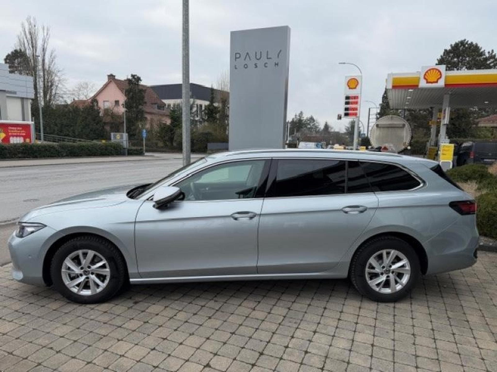 VW Passat Business (2024) - Photo 2