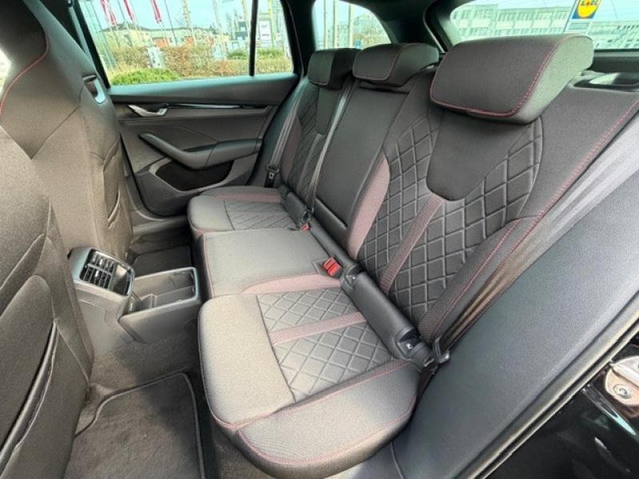 Skoda Octavia COMBI RS (2024) - Foto 14