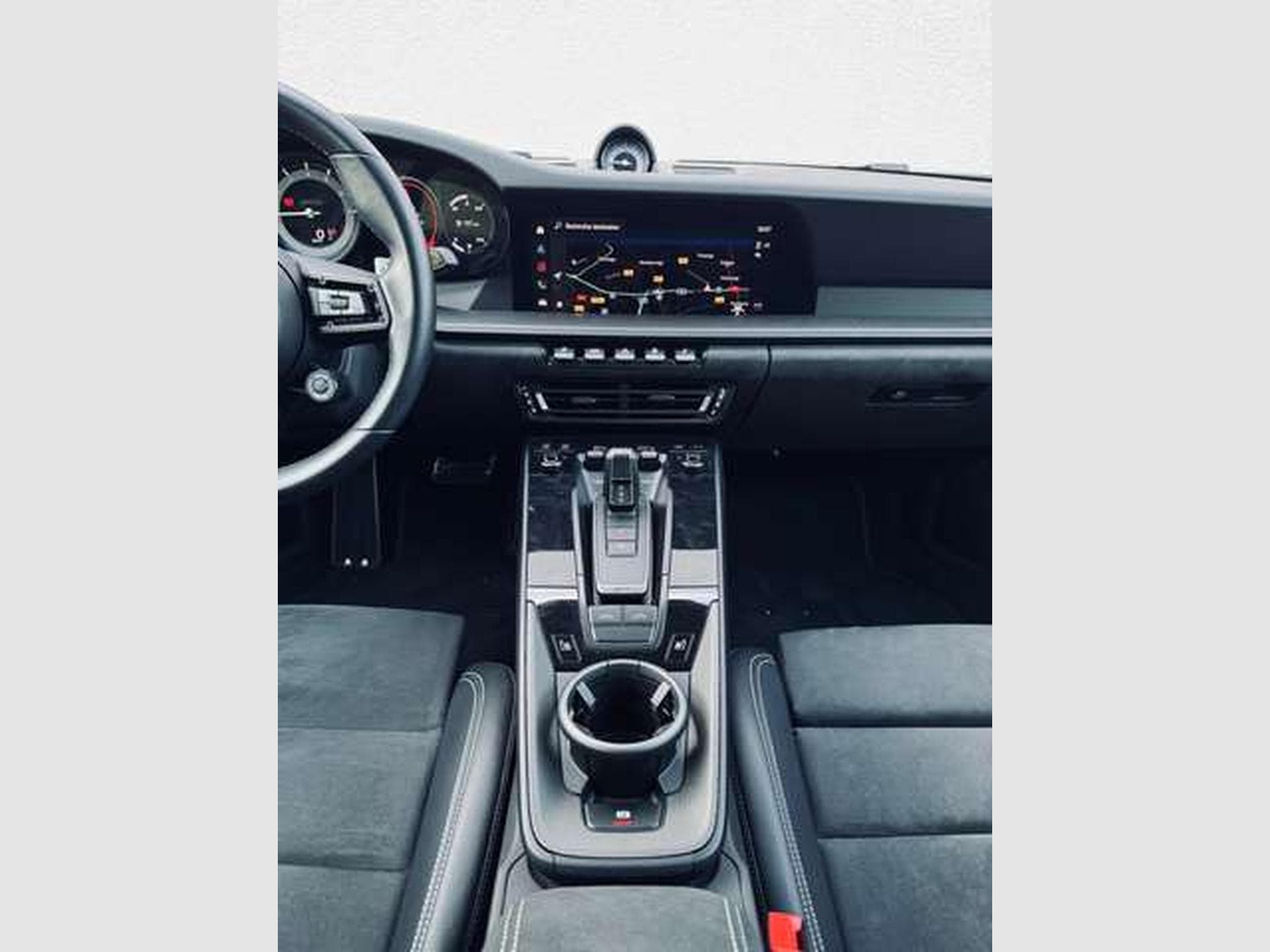 Porsche 911 Targa 4 GTS 3.0 Bi-Turbo PDK (2024) - Photo 16