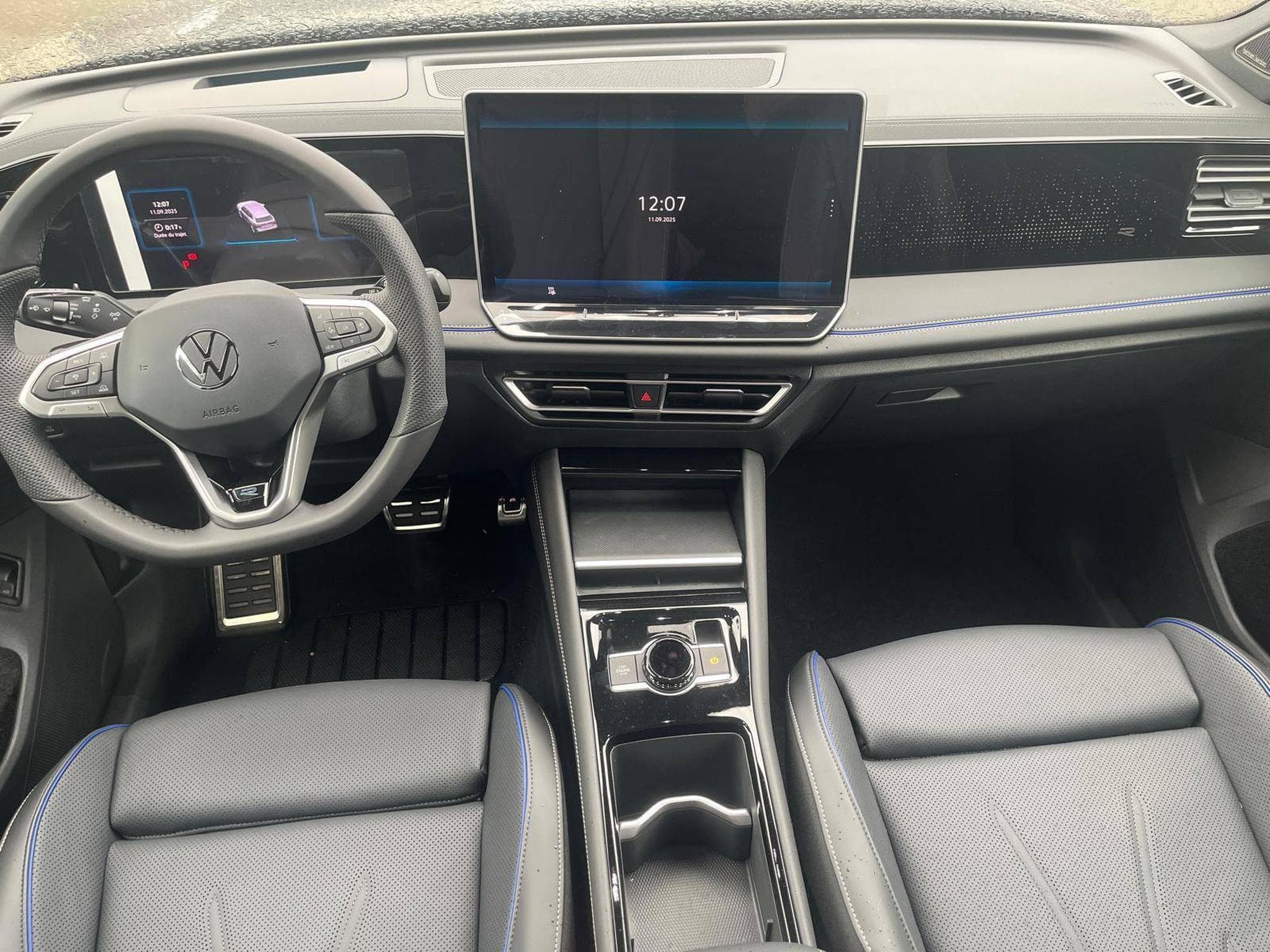 VW Tiguan TIGUAN R LINE LIMITED 1.5 TSI 272CV – TO - FULL OPTIONS (2025) - Photo 9