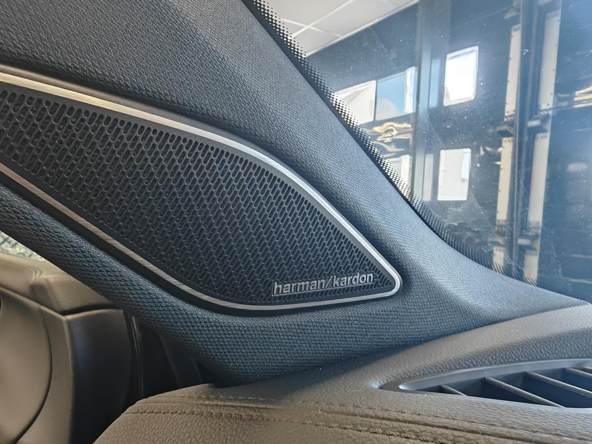 VW Tiguan TIGUAN R LINE LIMITED 1.5 TSI 272CV – TO - FULL OPTIONS (2025) - Photo 7