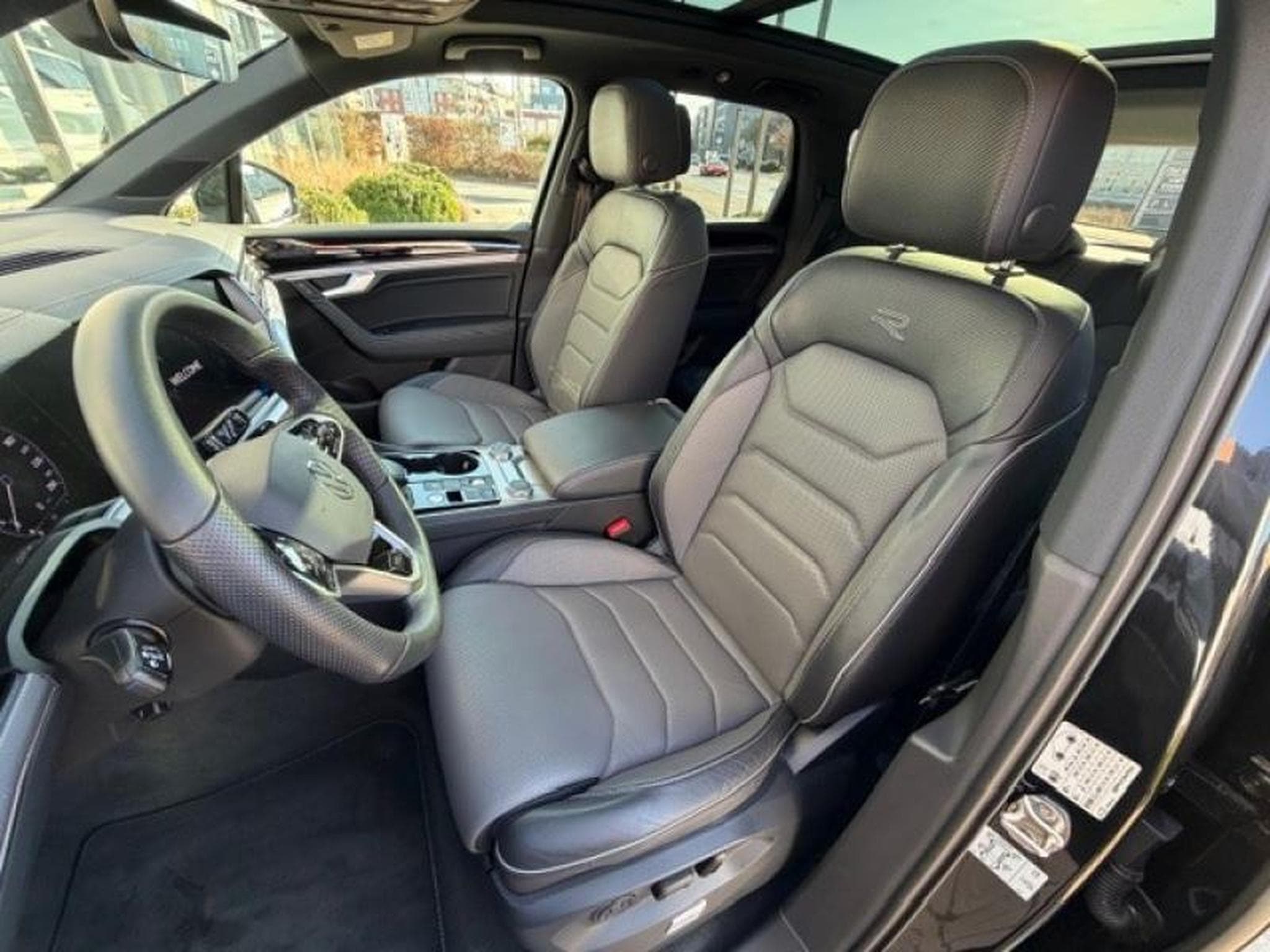 VW Touareg R-LINE (2022) - Foto 12