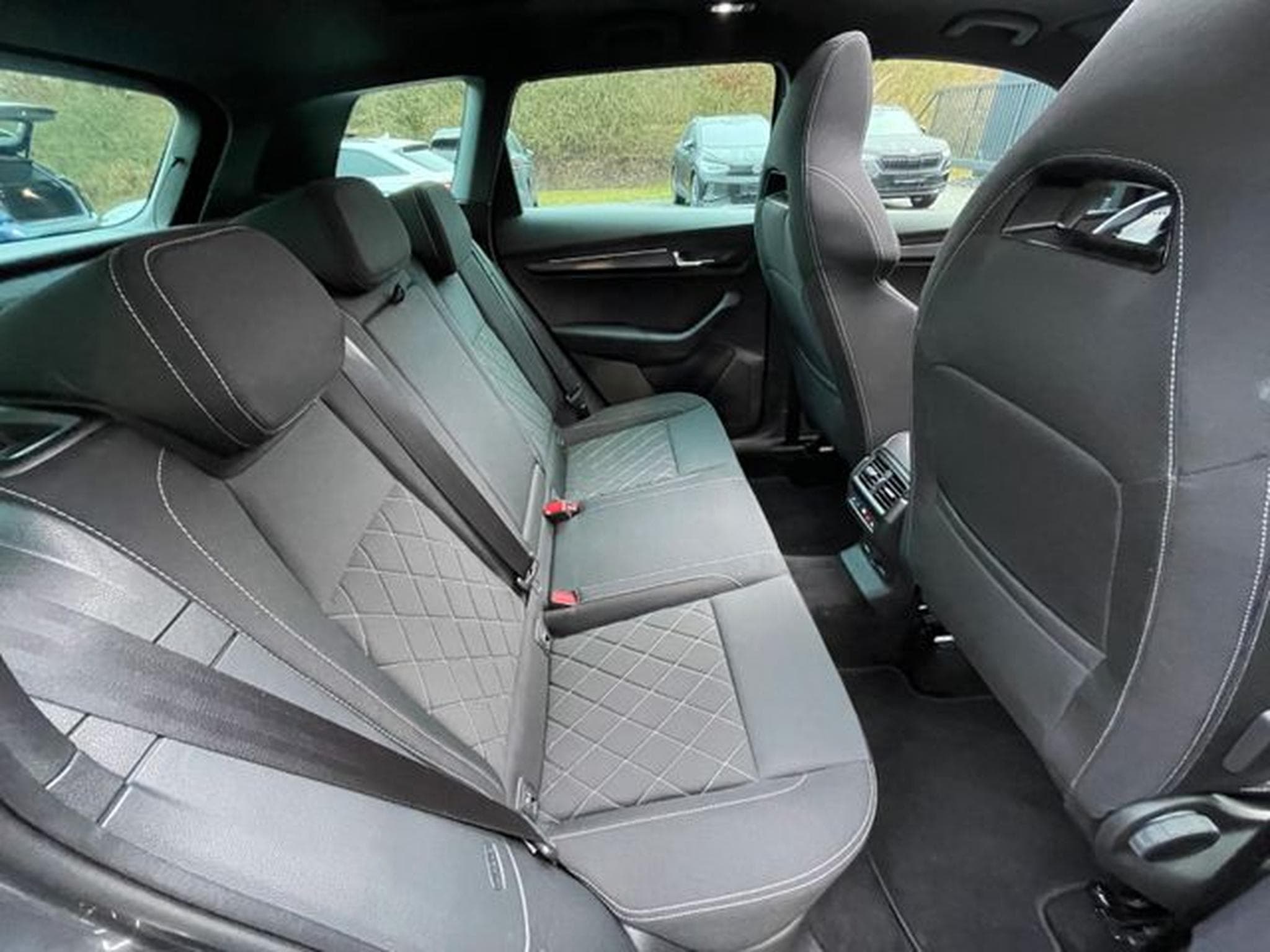 Skoda Karoq Karoq 2,0TSi DSG Sportline 4x4 Pano 19"ACC Navi (2023) - Photo 12