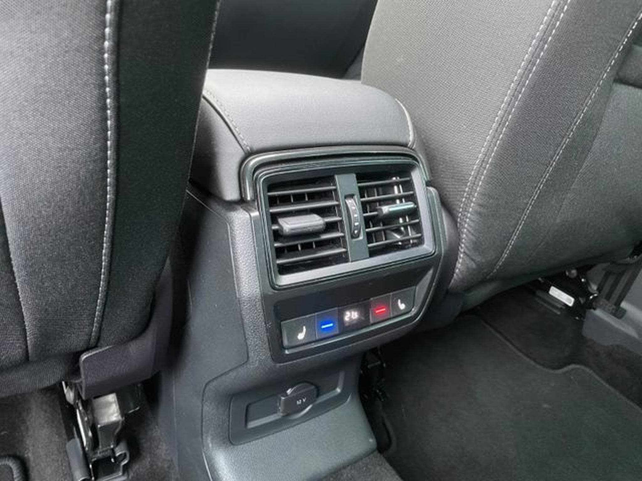 Skoda Karoq Karoq 2,0TSi DSG Sportline 4x4 Pano 19"ACC Navi (2023) - Photo 15