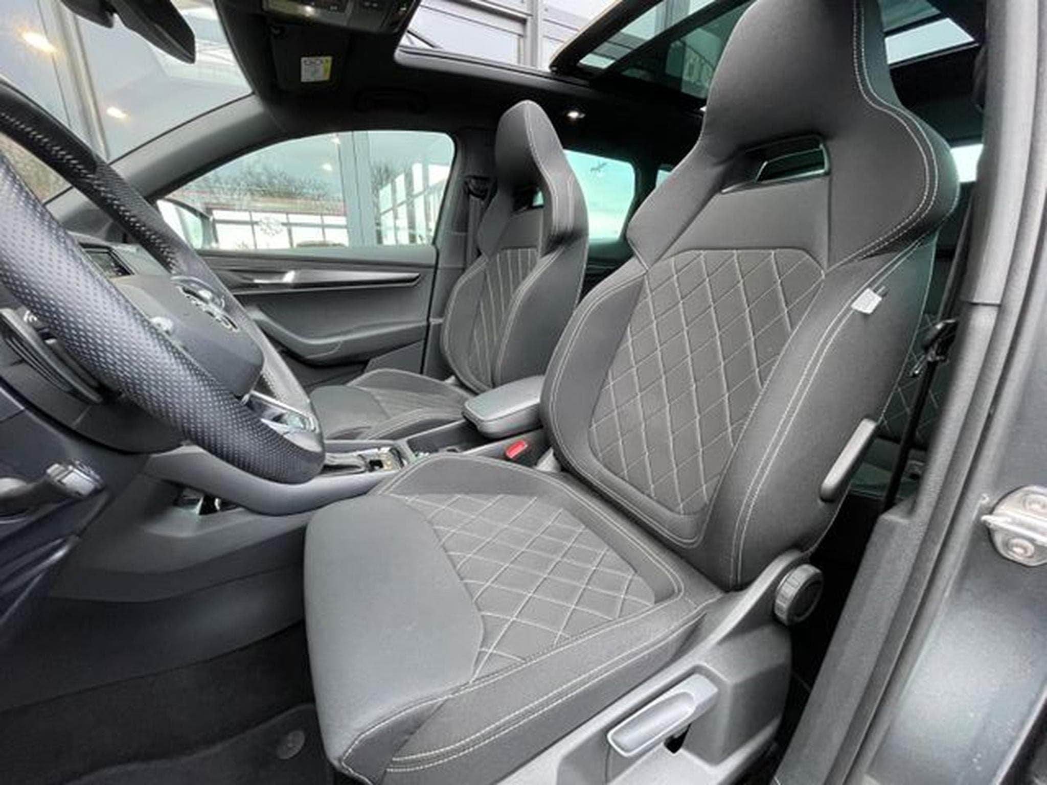 Skoda Karoq Karoq 2,0TSi DSG Sportline 4x4 Pano 19"ACC Navi (2023) - Photo 9