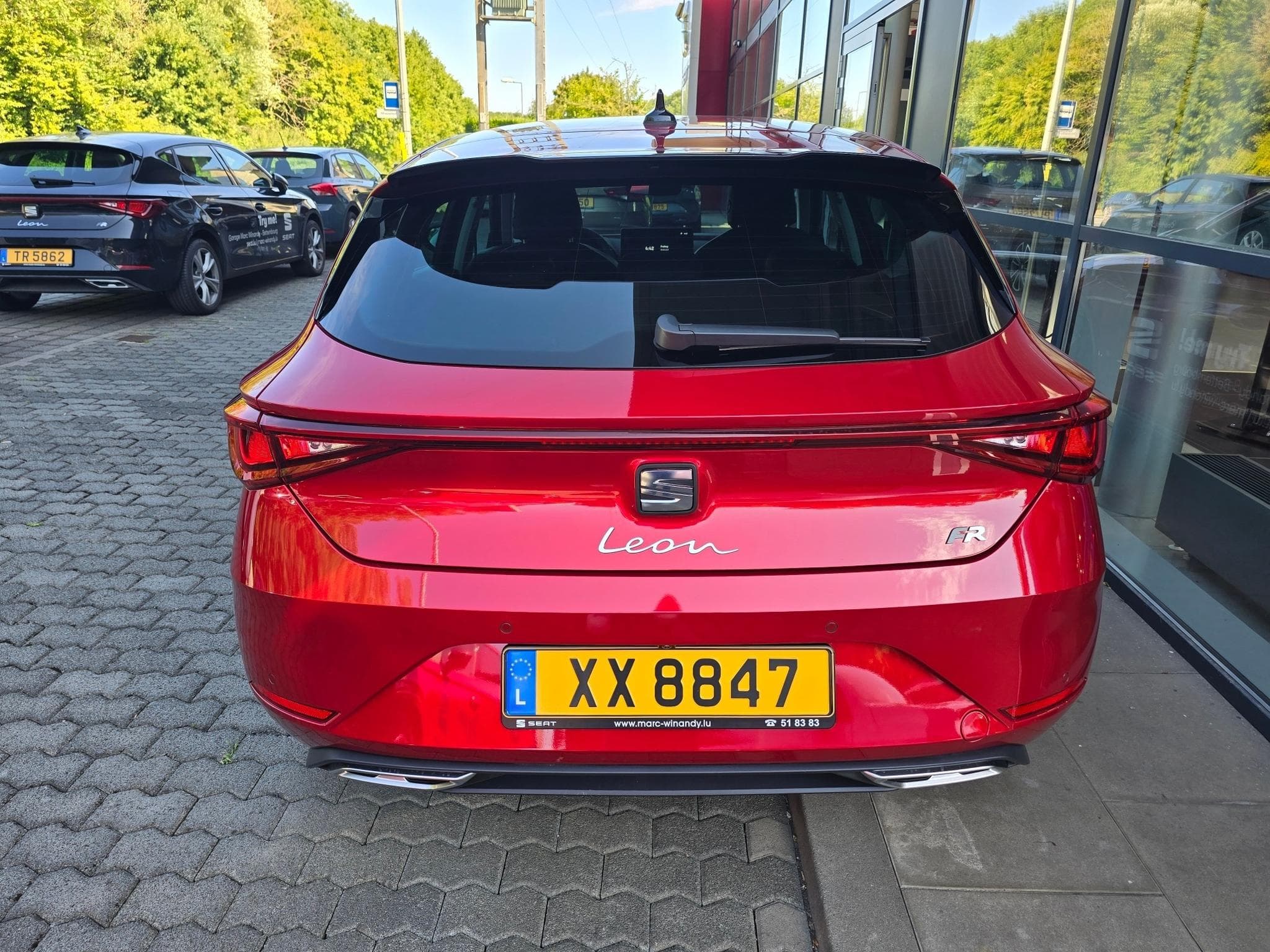 Seat Leon FR 1.5 eTSI 115cv DSG7 Black Edition (2025) - Photo 4