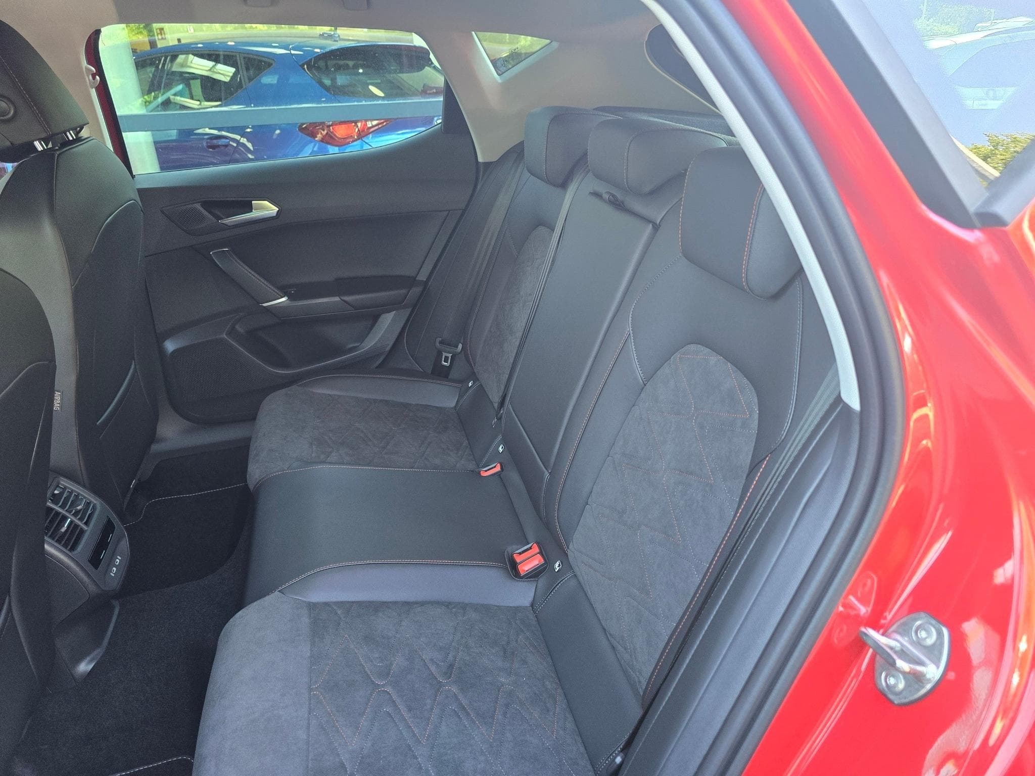 Seat Leon FR 1.5 eTSI 115cv DSG7 Black Edition (2025) - Photo 6