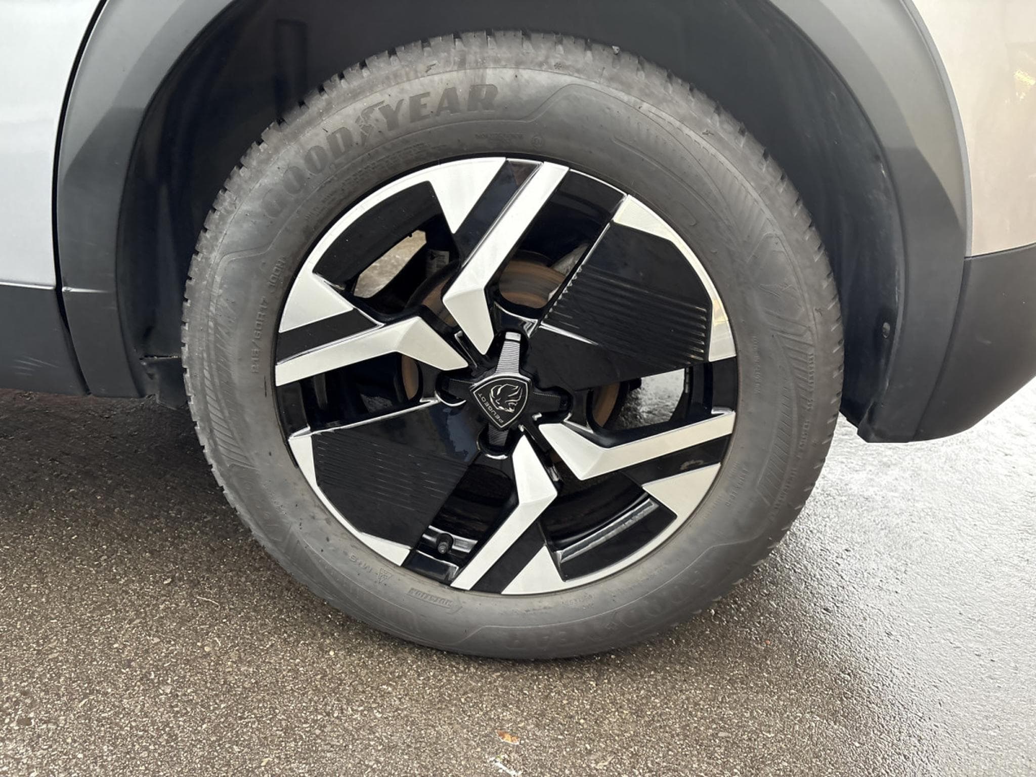 Peugeot 2008 1.2T 130 ALLURE EAT8 * GARANTIE 36 MOIS * (2024) - Photo 13