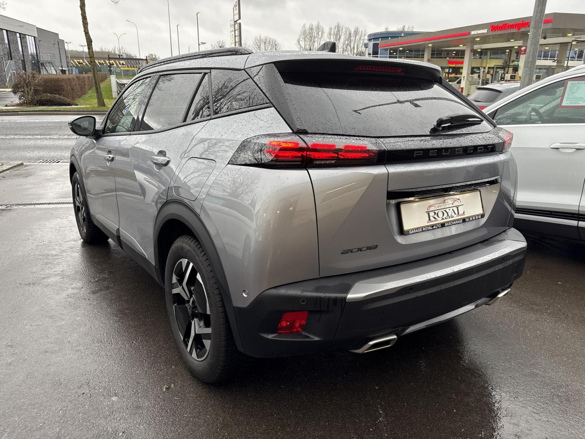 Peugeot 2008 1.2T 130 ALLURE EAT8 * GARANTIE 36 MOIS * (2024) - Photo 2