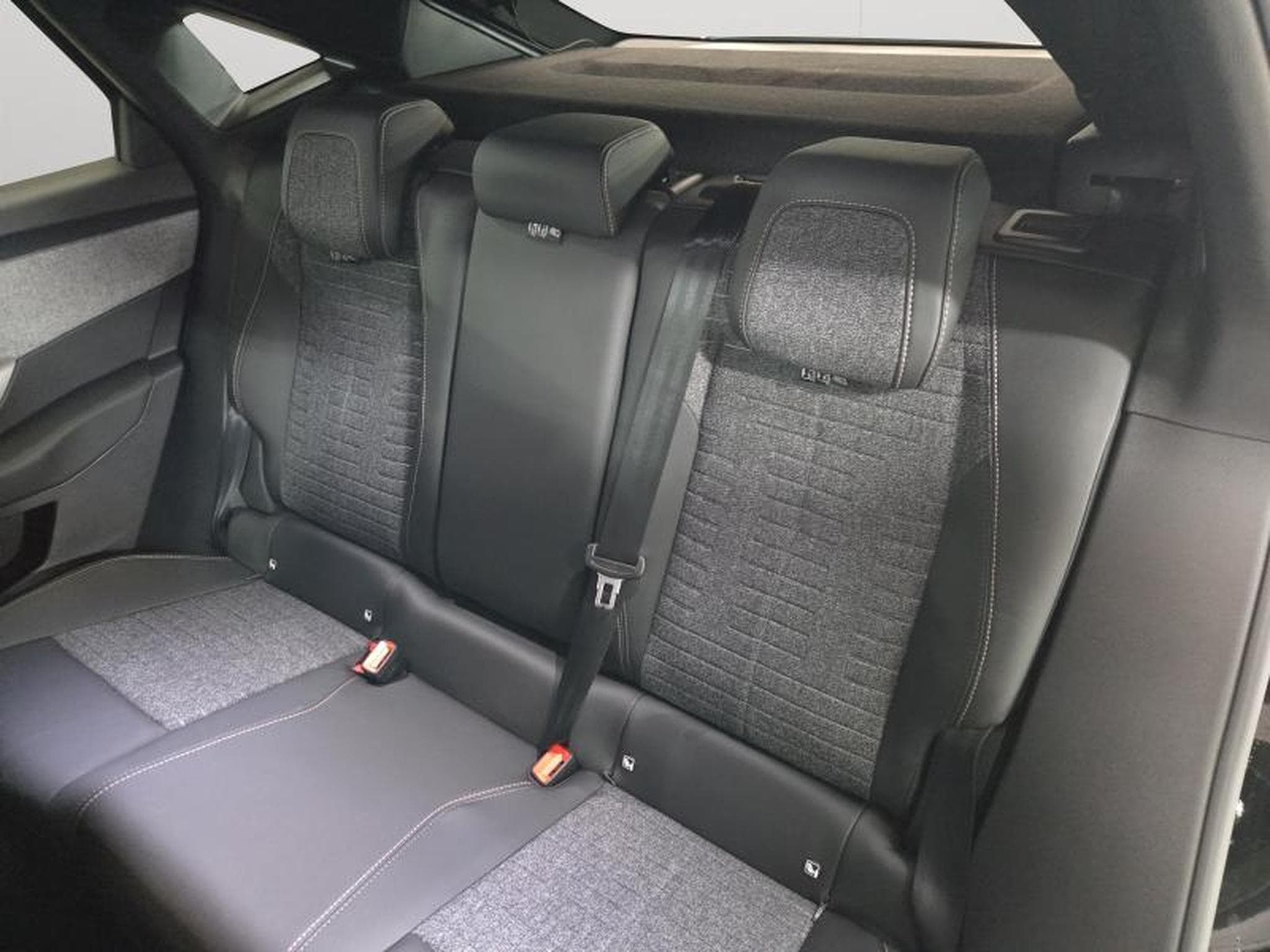 Peugeot 3008 145 e-DCSI Allure / Hybride (2025) - Photo 11