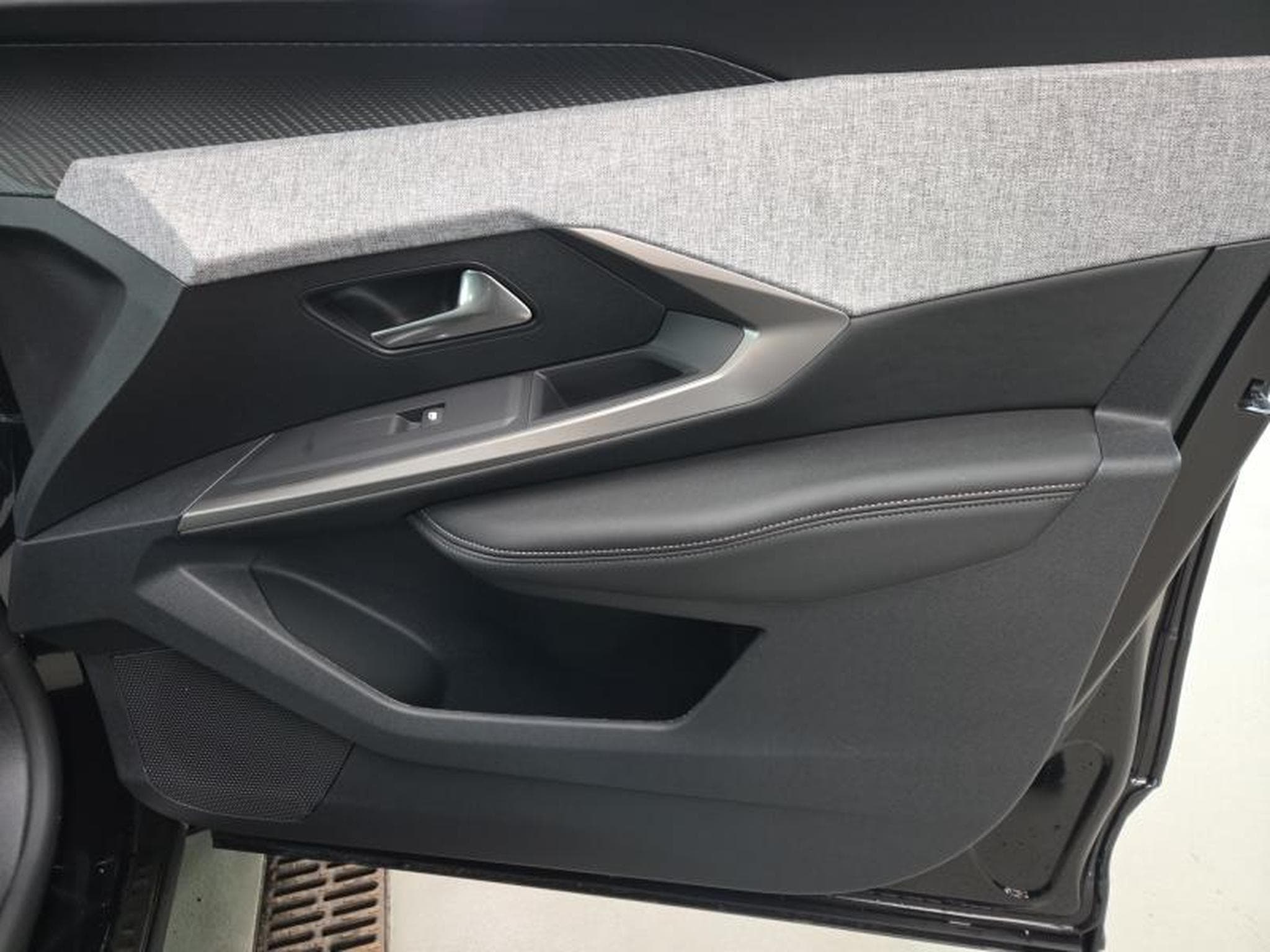 Peugeot 3008 145 e-DCSI Allure / Hybride (2025) - Photo 20