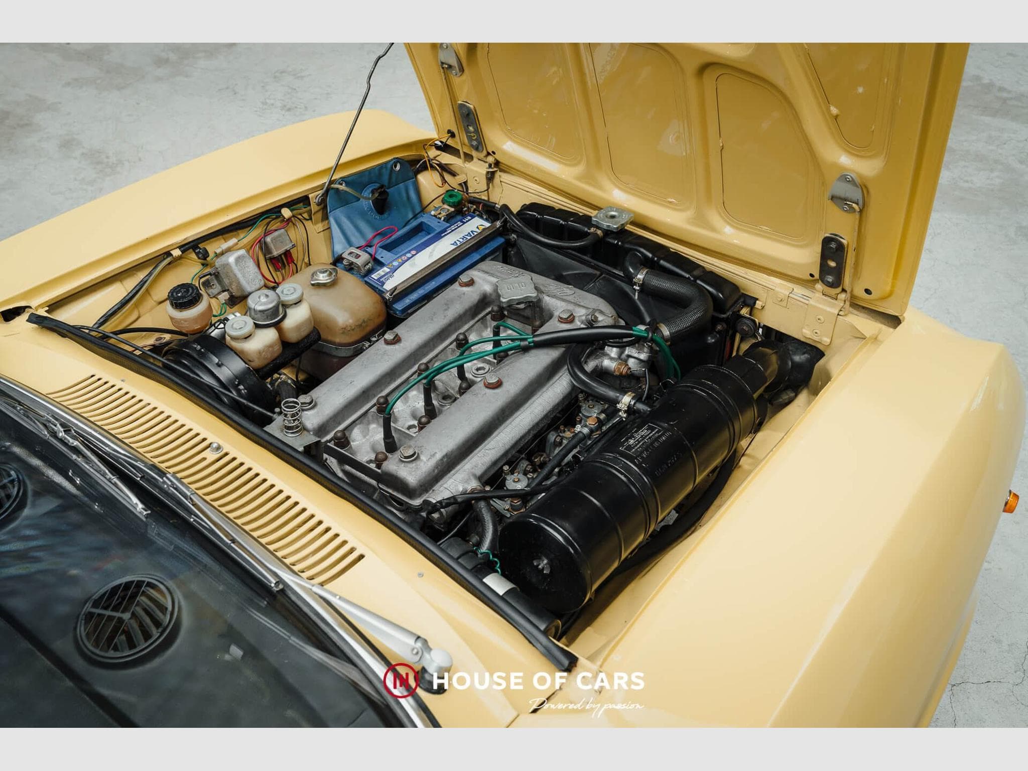 Alfa-Romeo GT 2000 GT Veloce Bertone - Restored - Giallo Piper (1972) - Foto 10