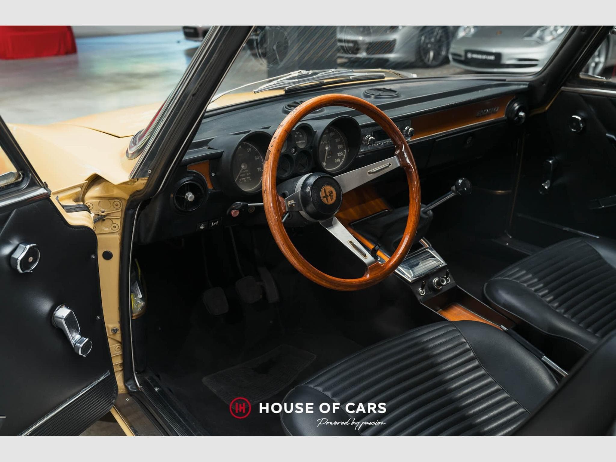 Alfa-Romeo GTV 2000 Bertone - Restored - Giallo Piper (1972) - Photo 11