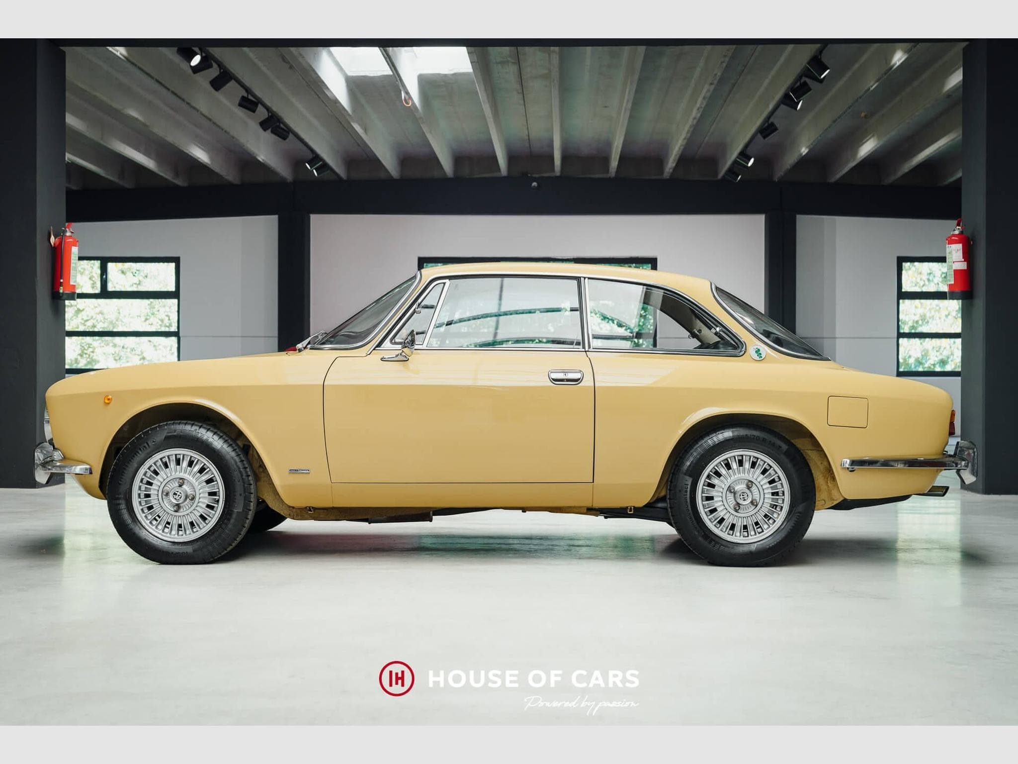 Alfa-Romeo GTV 2000 Bertone - Restored - Giallo Piper (1972) - Photo 9