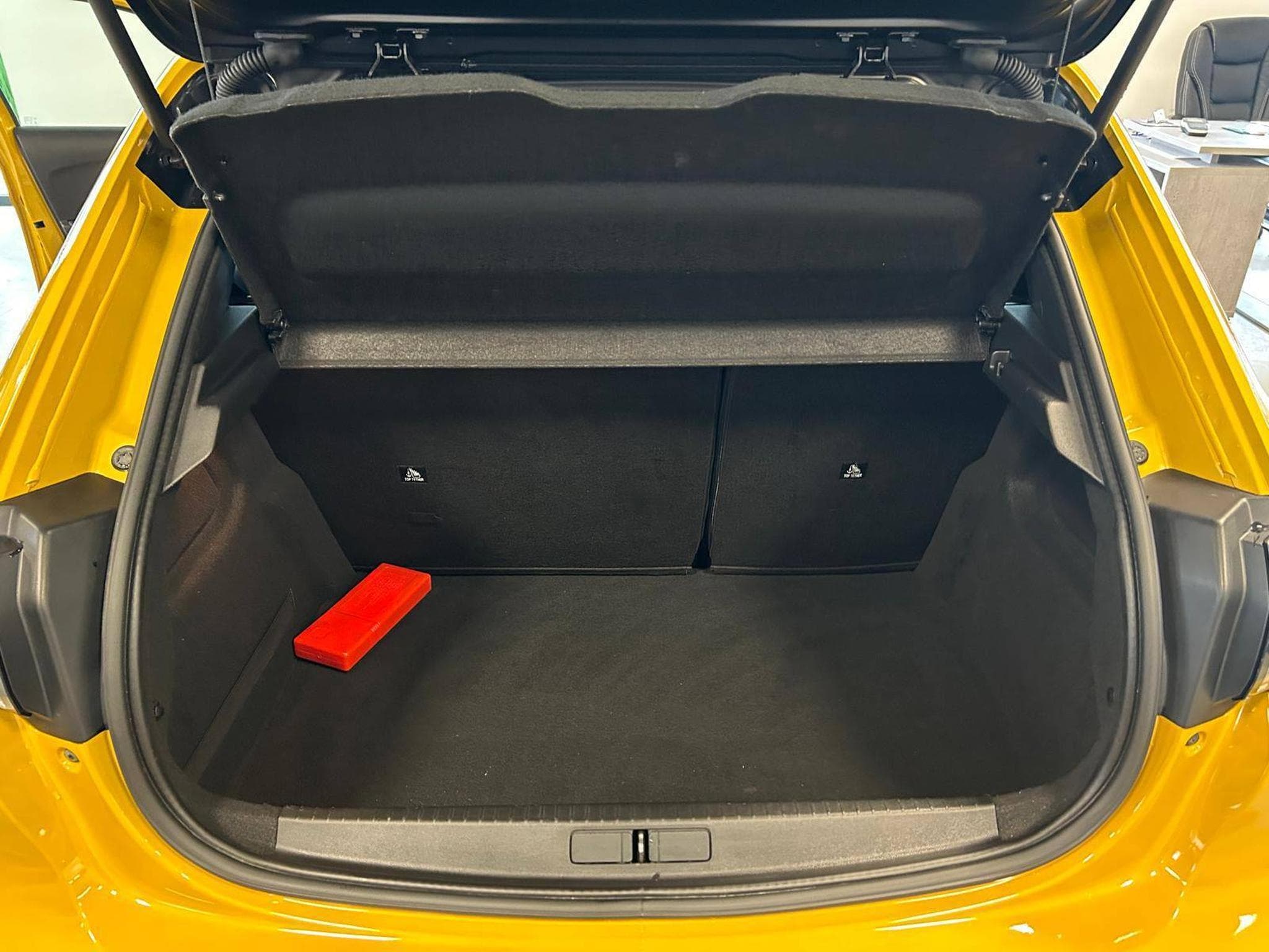 Peugeot 208 GT-Line (2020) - Photo 13