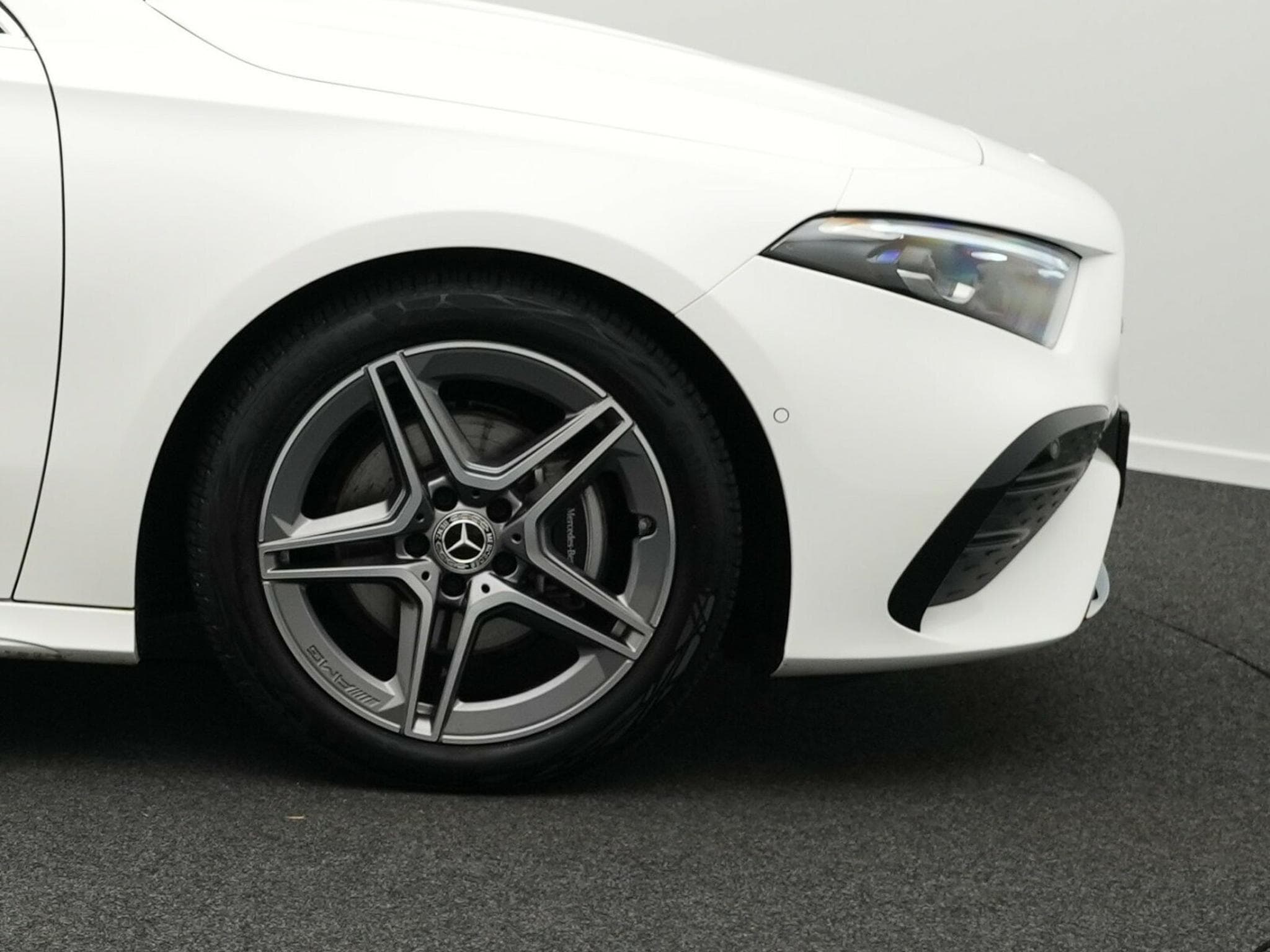 Mercedes Classe A AMG-Line Multi+Kamera+AHK+Ambi (2025) - Photo 6