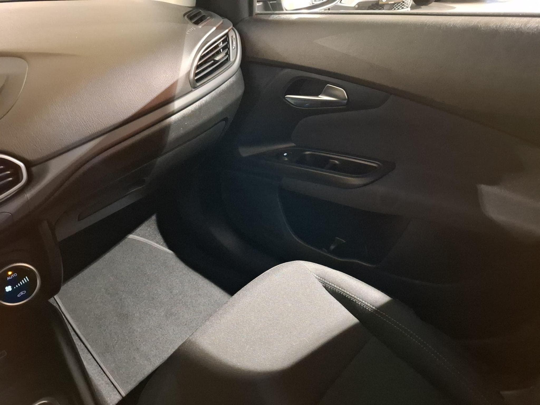 Fiat Tipo 1.5 HYBRID CROSS (2024) - Photo 9