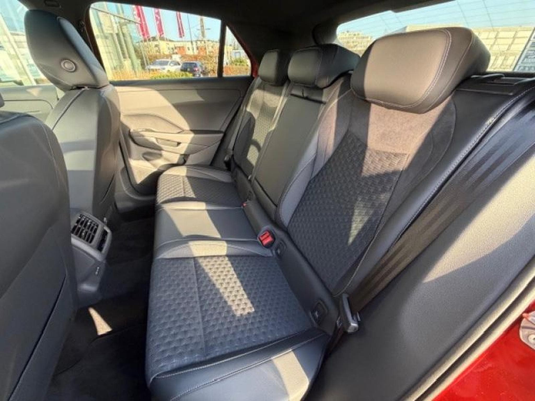 VW T-Roc R-Line (2026) - Photo 13