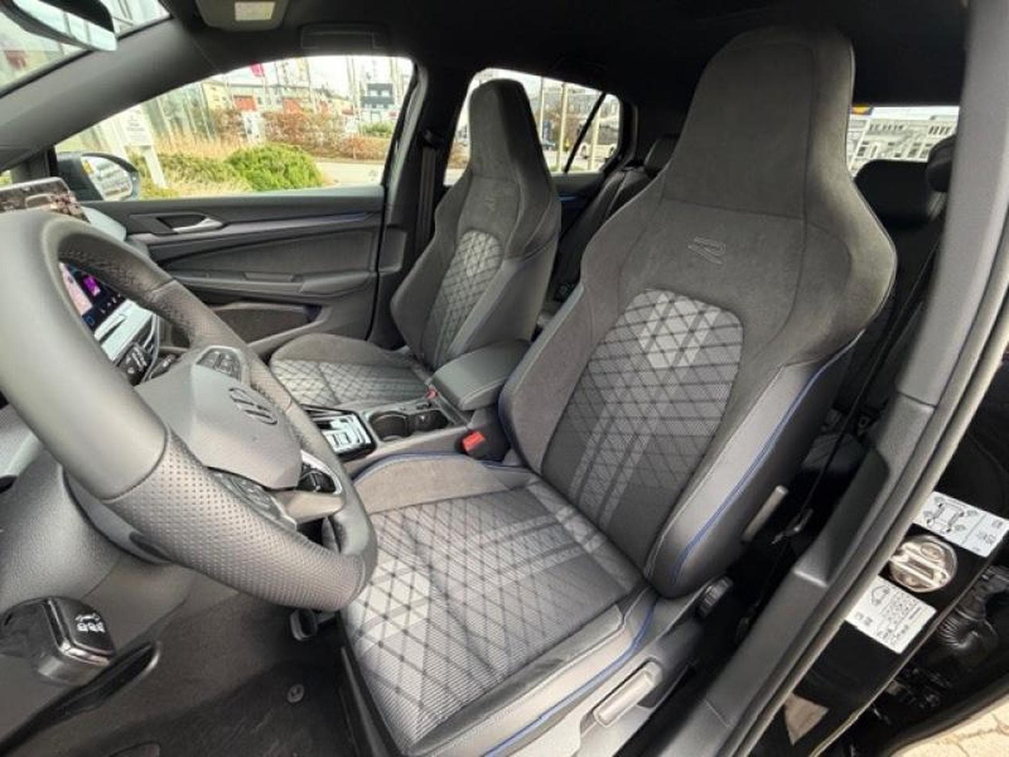 VW Golf R-LINE (2025) - Foto 12