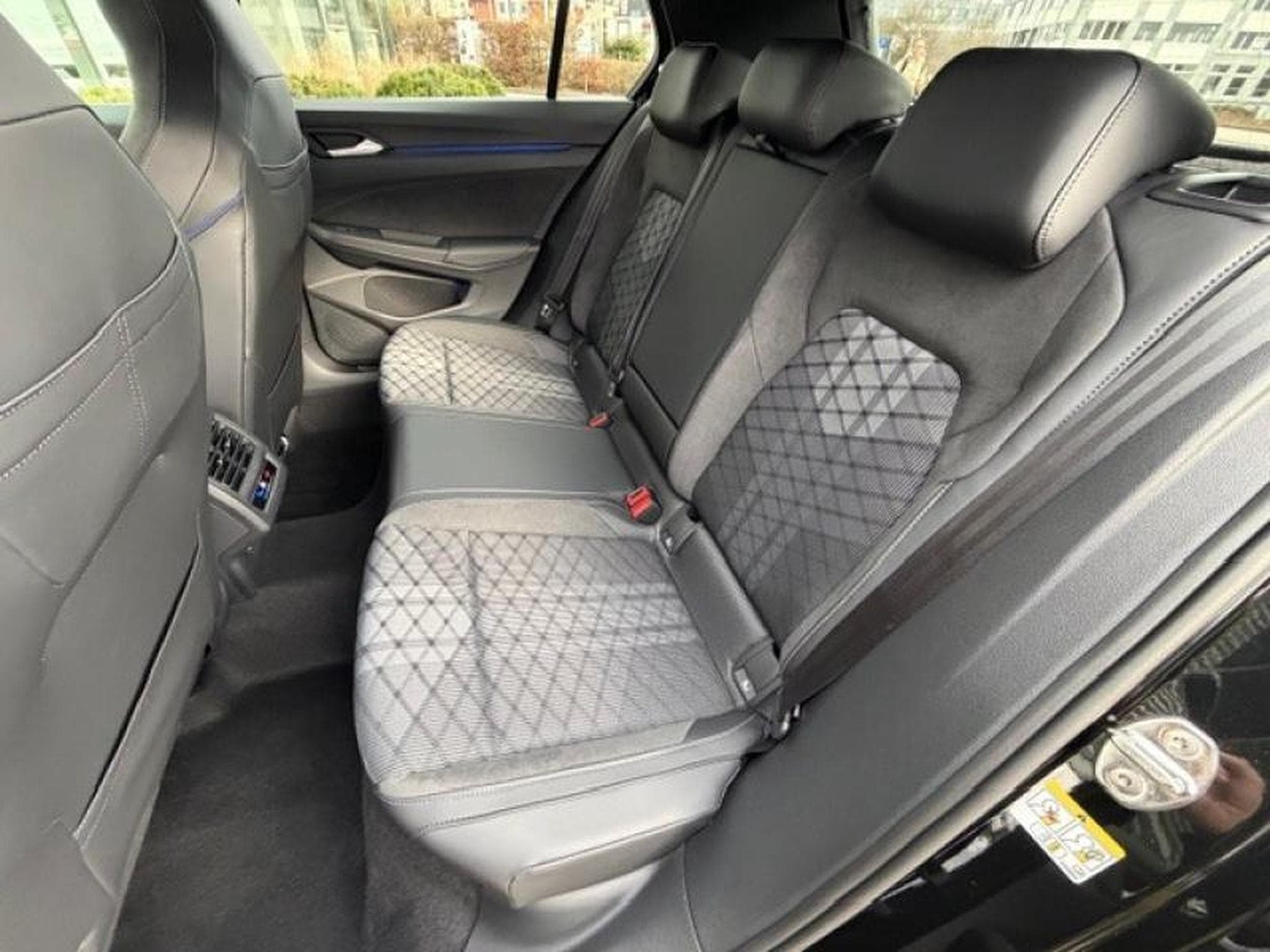 VW Golf R-LINE (2025) - Foto 13