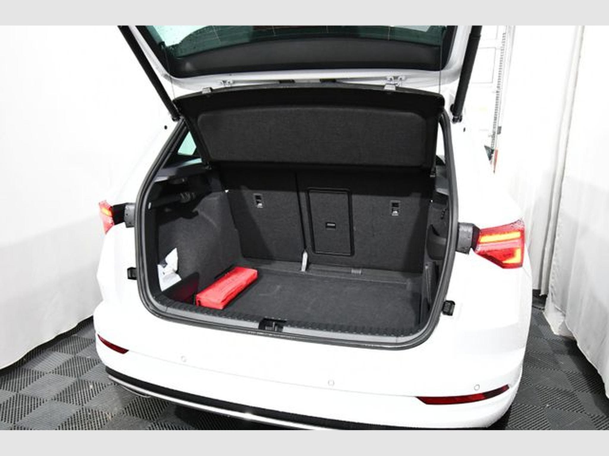 Skoda Karoq Karoq 1.5 TSI DSG7 Sportline - Std.H., Pano, SH (2025) - Foto 4