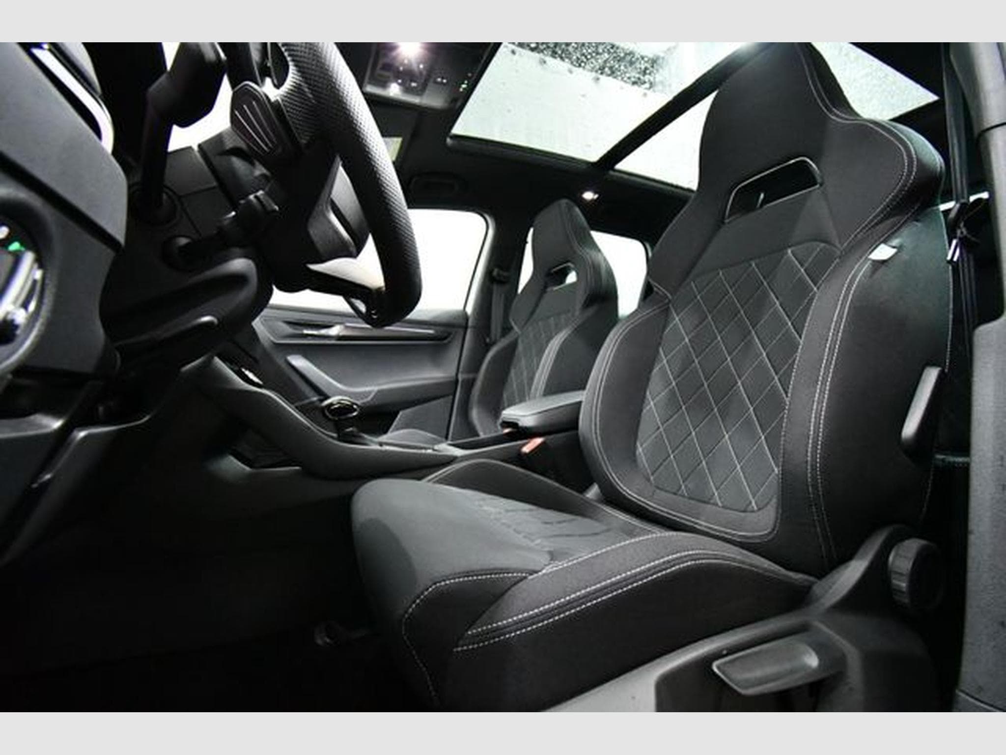 Skoda Karoq Karoq 1.5 TSI DSG7 Sportline - Std.H., Pano, SH (2025) - Foto 5