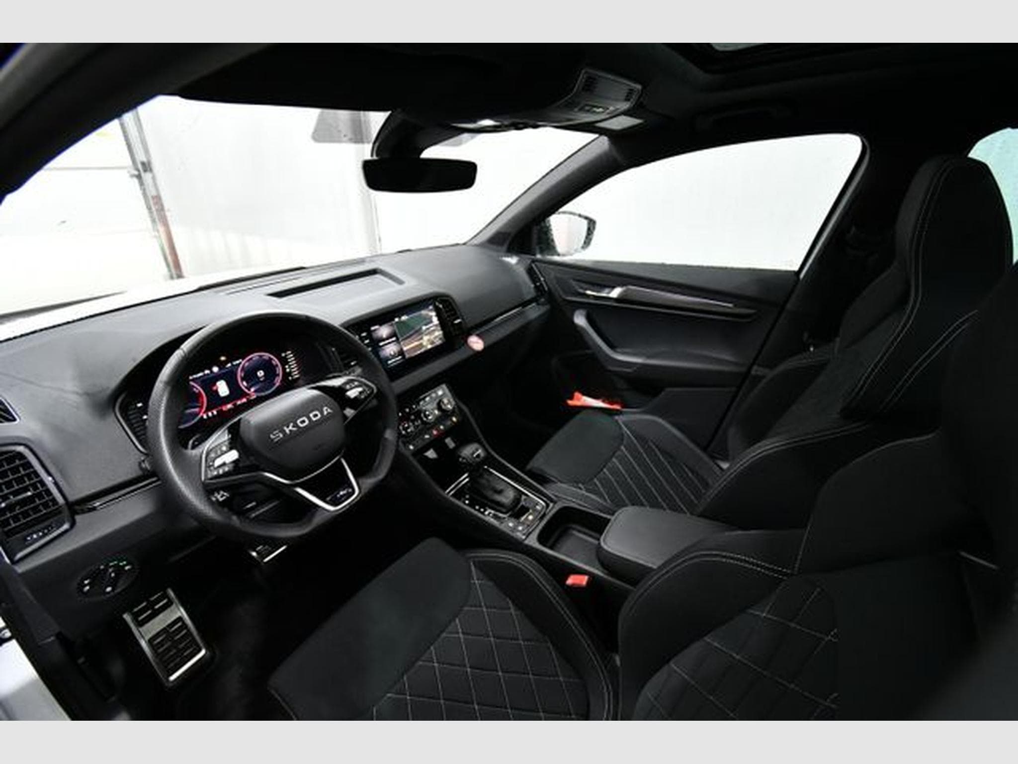 Skoda Karoq Karoq 1.5 TSI DSG7 Sportline - Std.H., Pano, SH (2025) - Foto 7