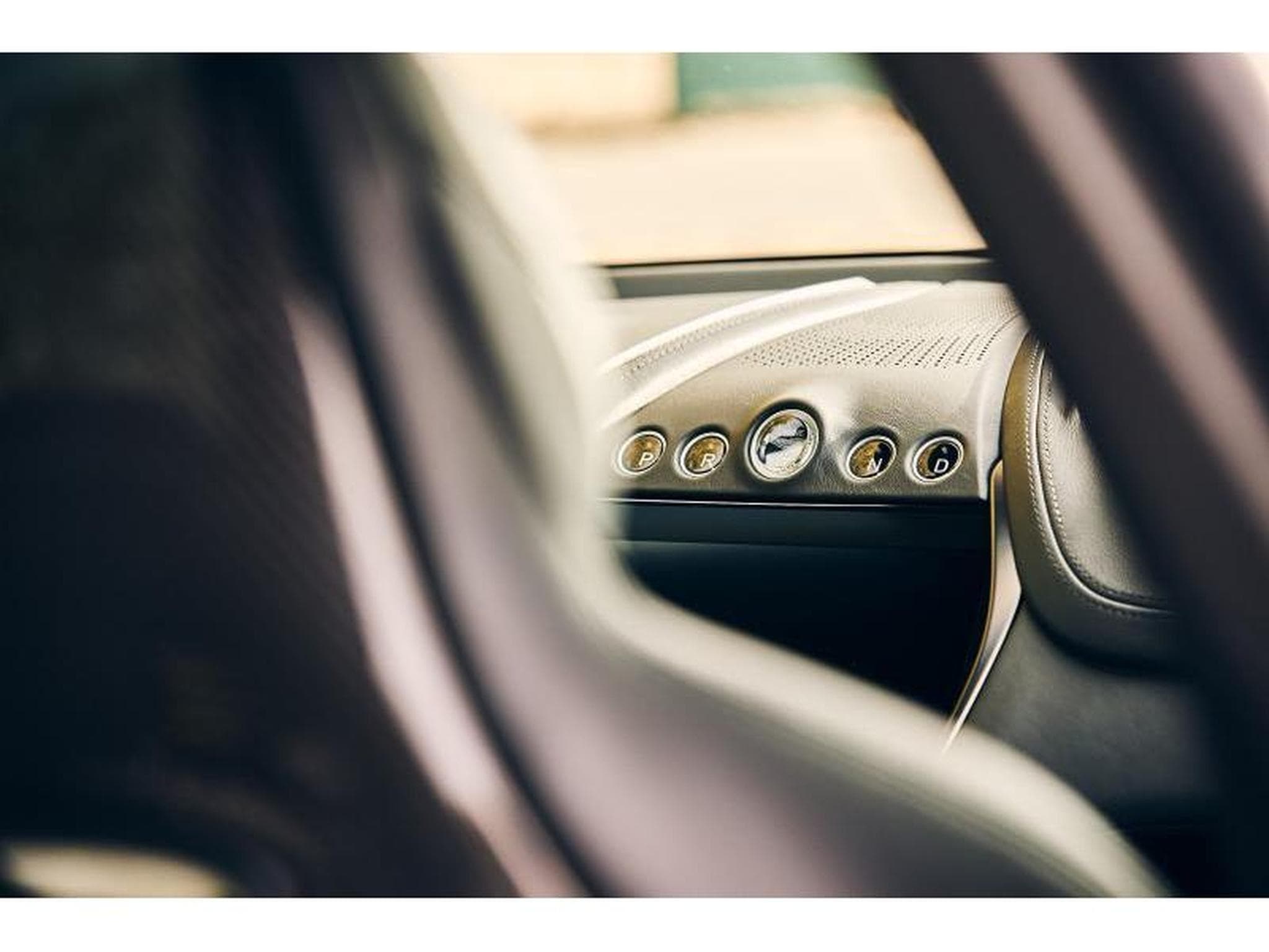 Aston-Martin DBX (2022) - Foto 12