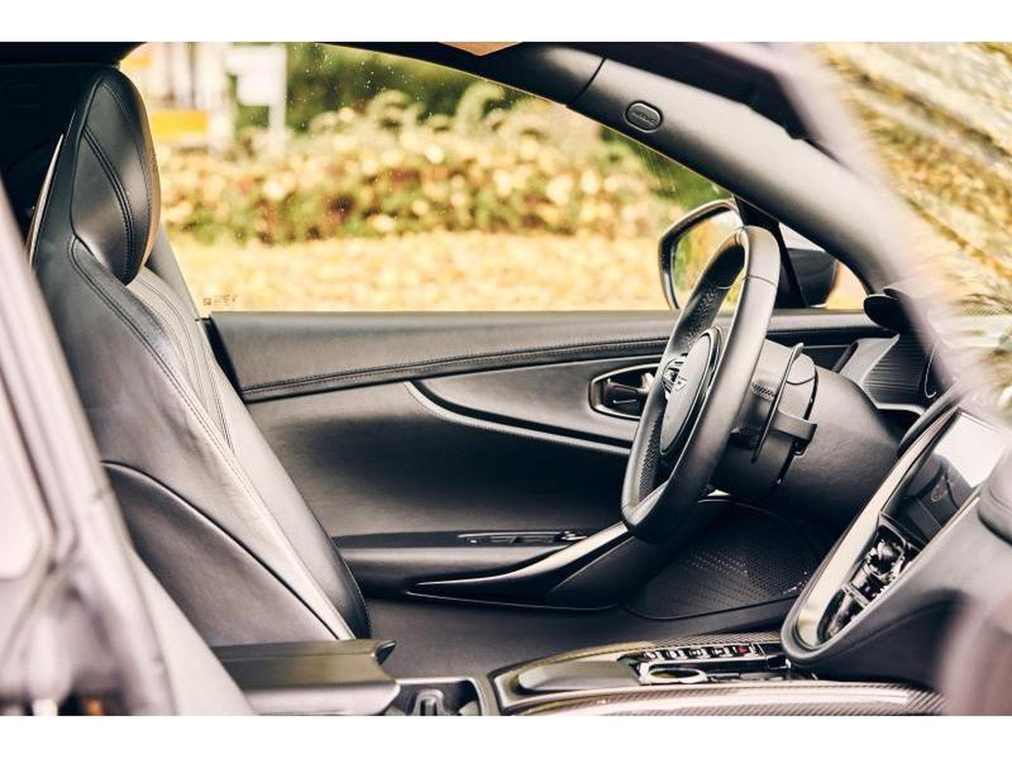 Aston-Martin DBX (2022) - Foto 19