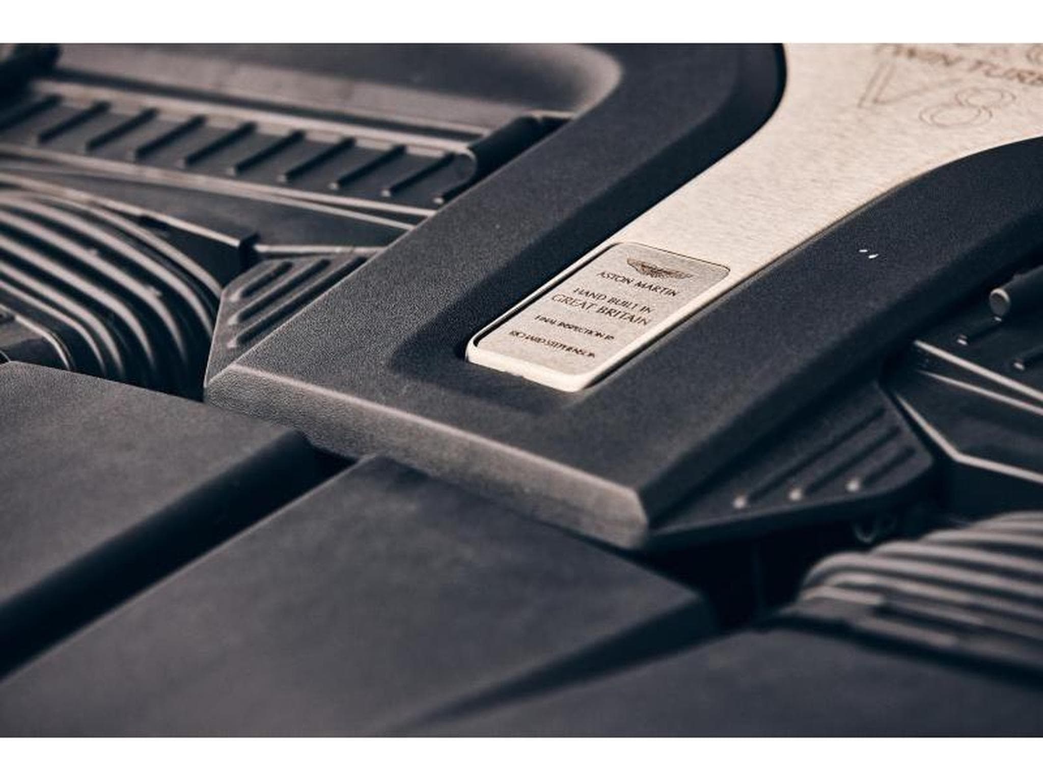 Aston-Martin DBX (2022) - Foto 21